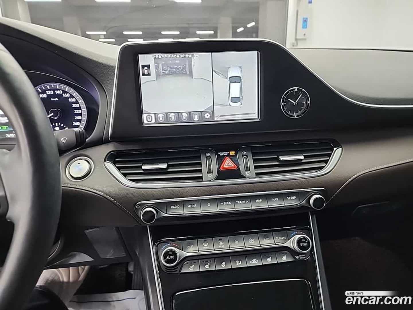 Grandeur Hyundai 2018.10-INNER-010