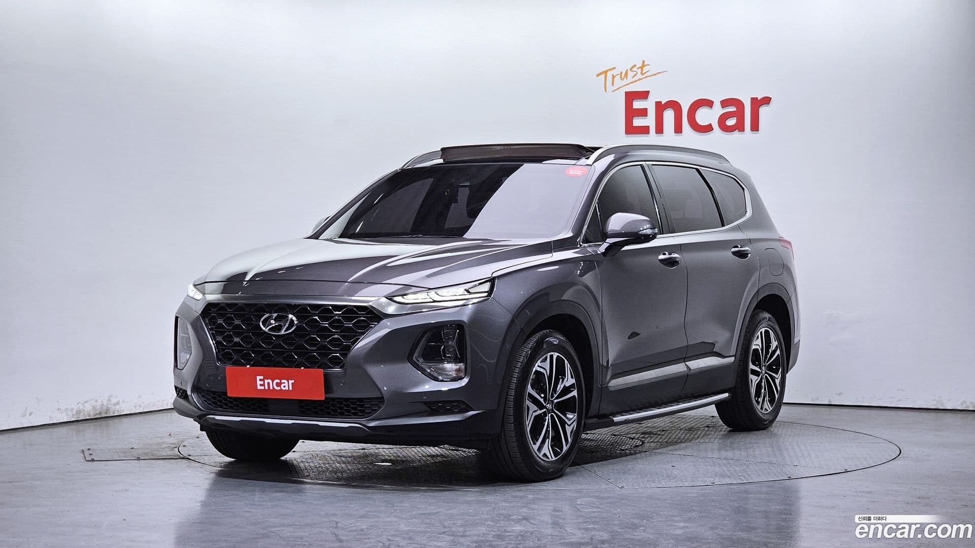 Main__Slider__Photo:Santafe Hyundai 2018.4-0