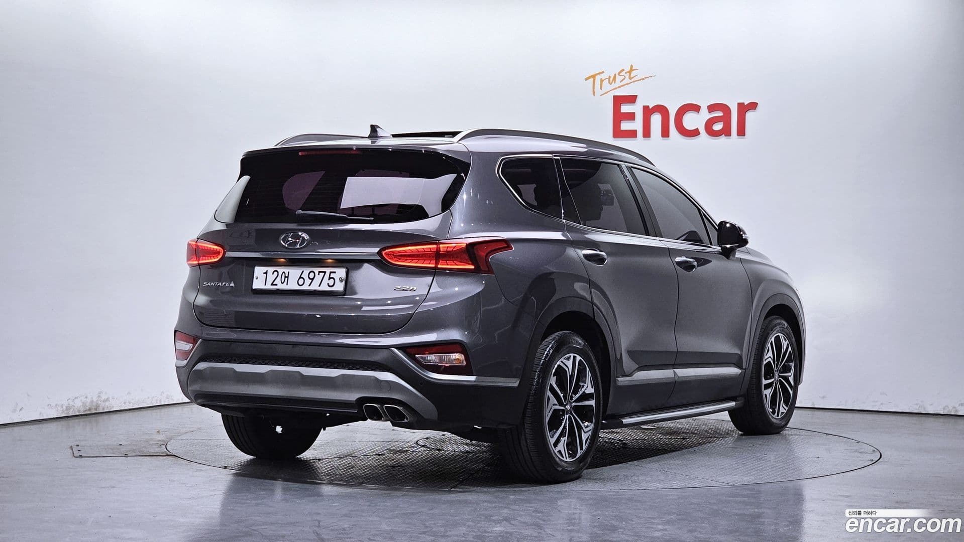 Main__Slider__Photo:Santafe Hyundai 2018.4-1