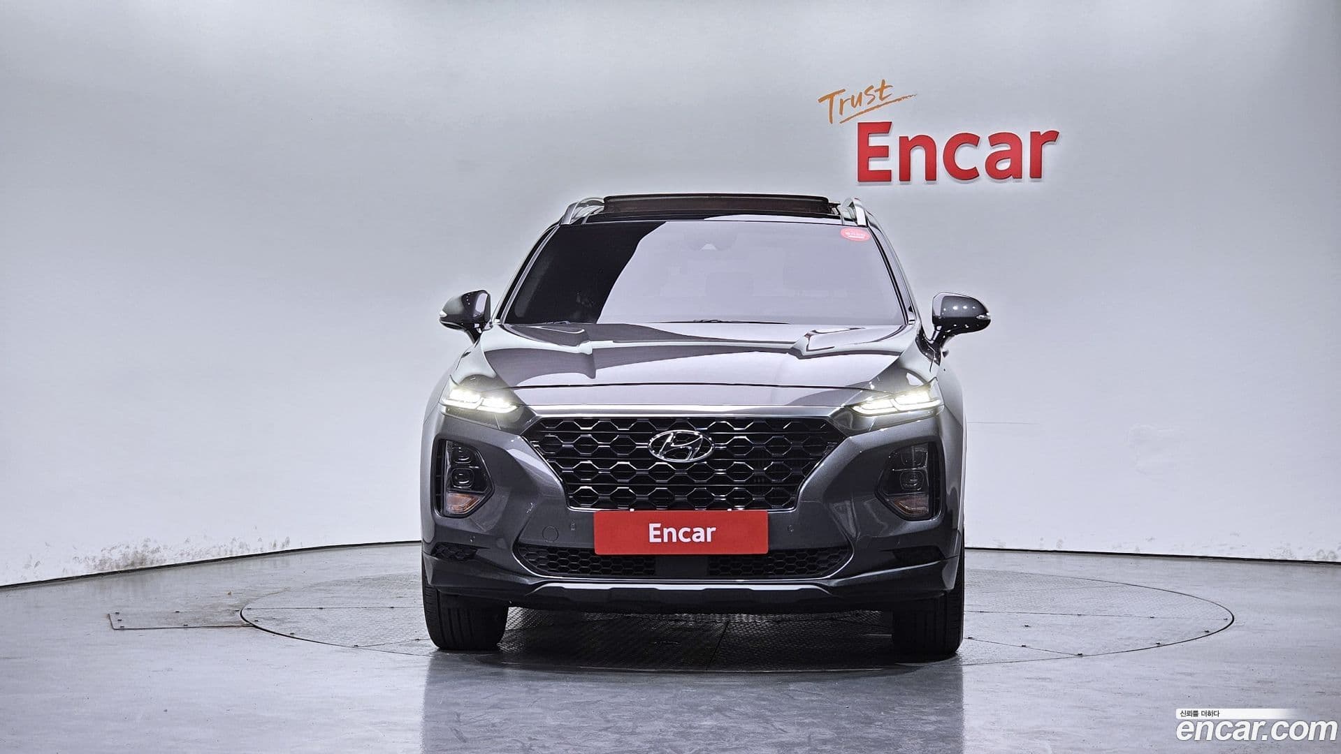 Main__Slider__Photo:Santafe Hyundai 2018.4-2