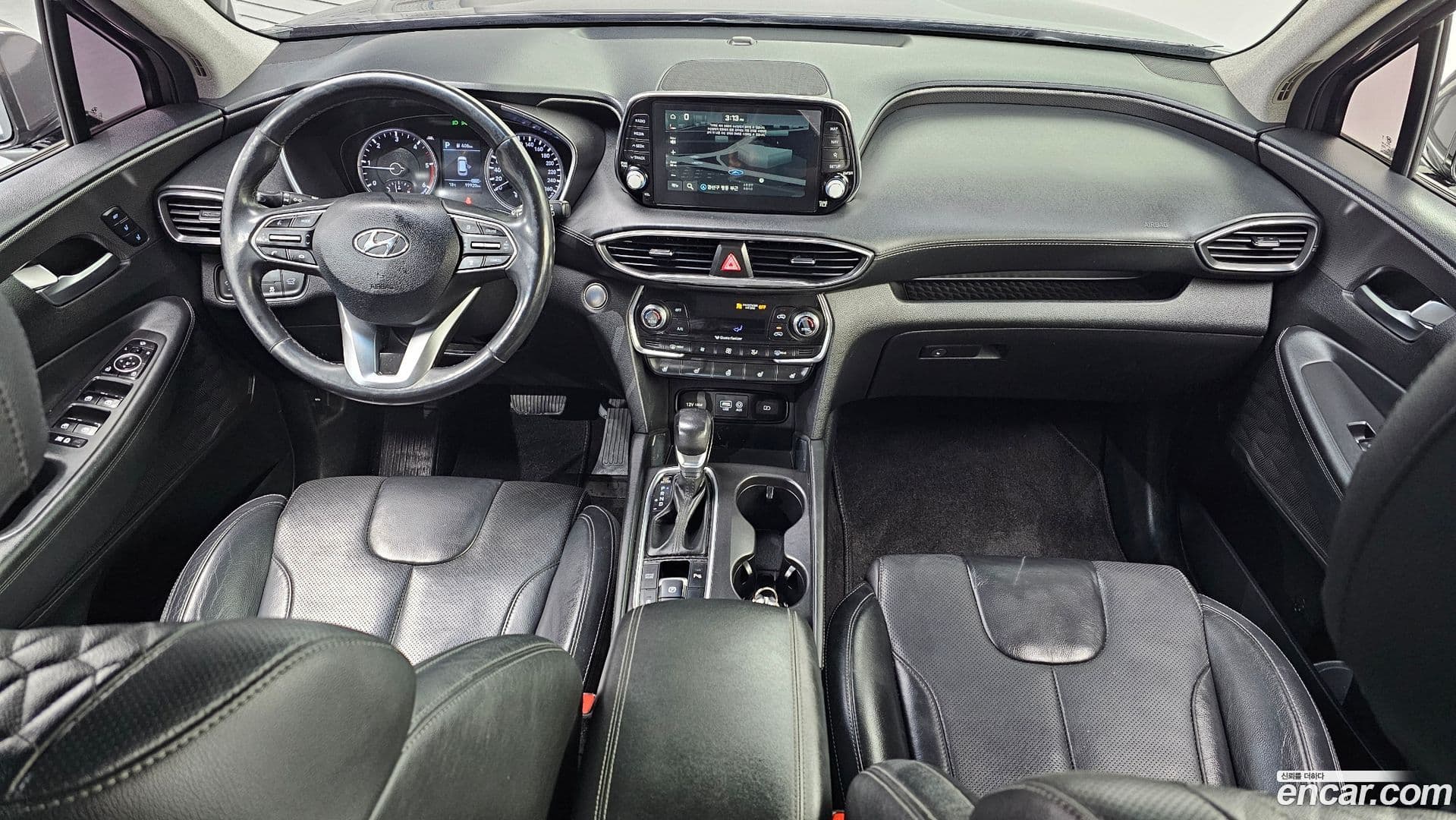 Main__Slider__Photo:Santafe Hyundai 2018.4-6
