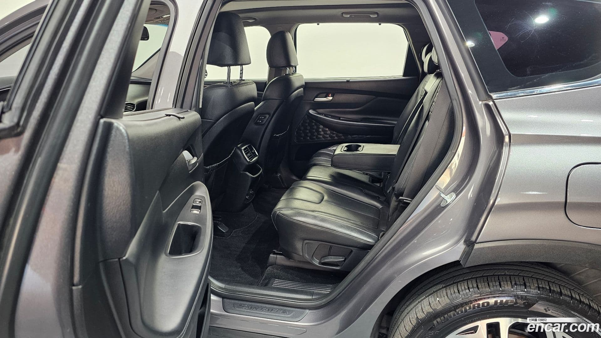 Main__Slider__Photo:Santafe Hyundai 2018.4-10