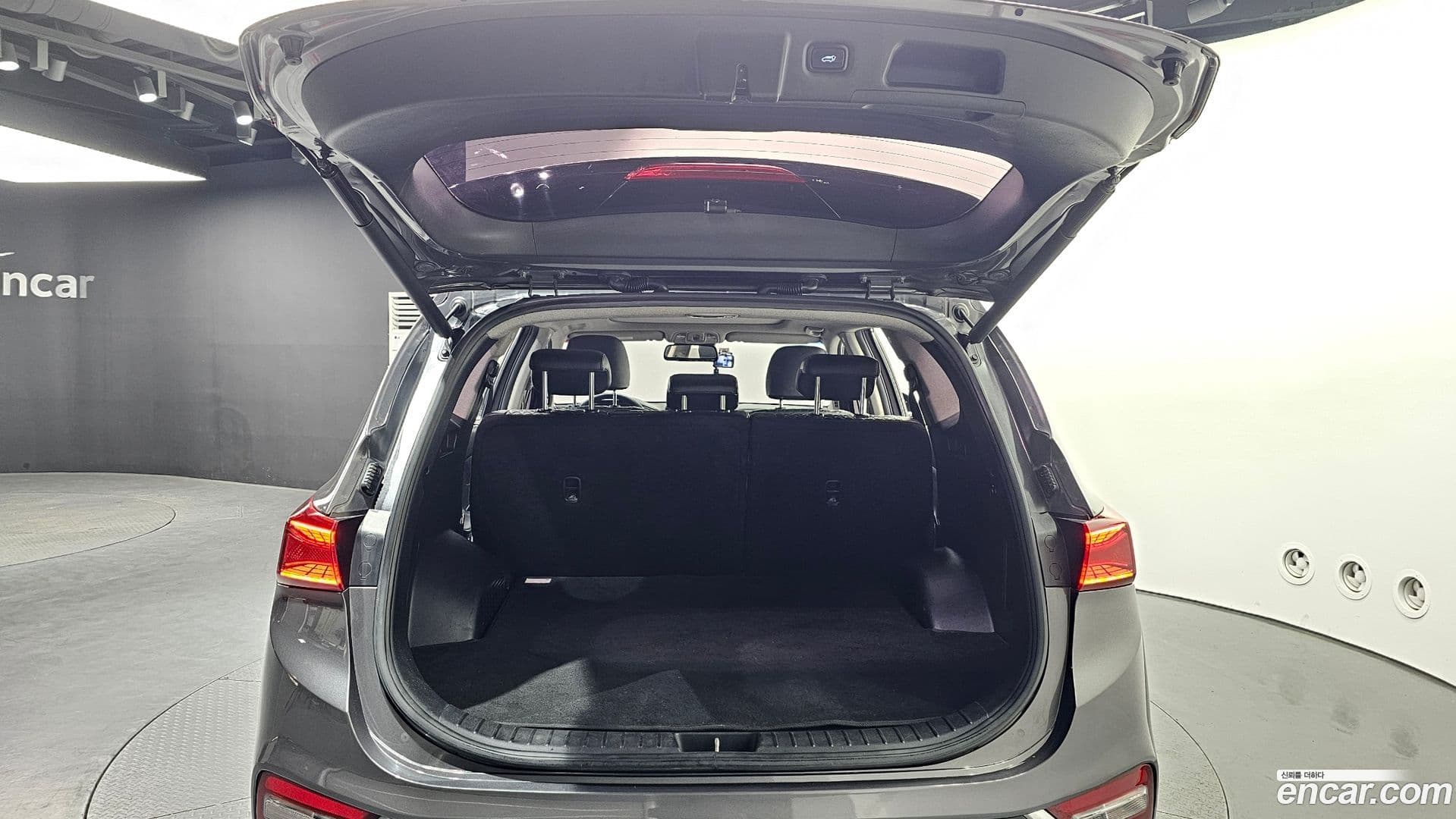 Main__Slider__Photo:Santafe Hyundai 2018.4-19