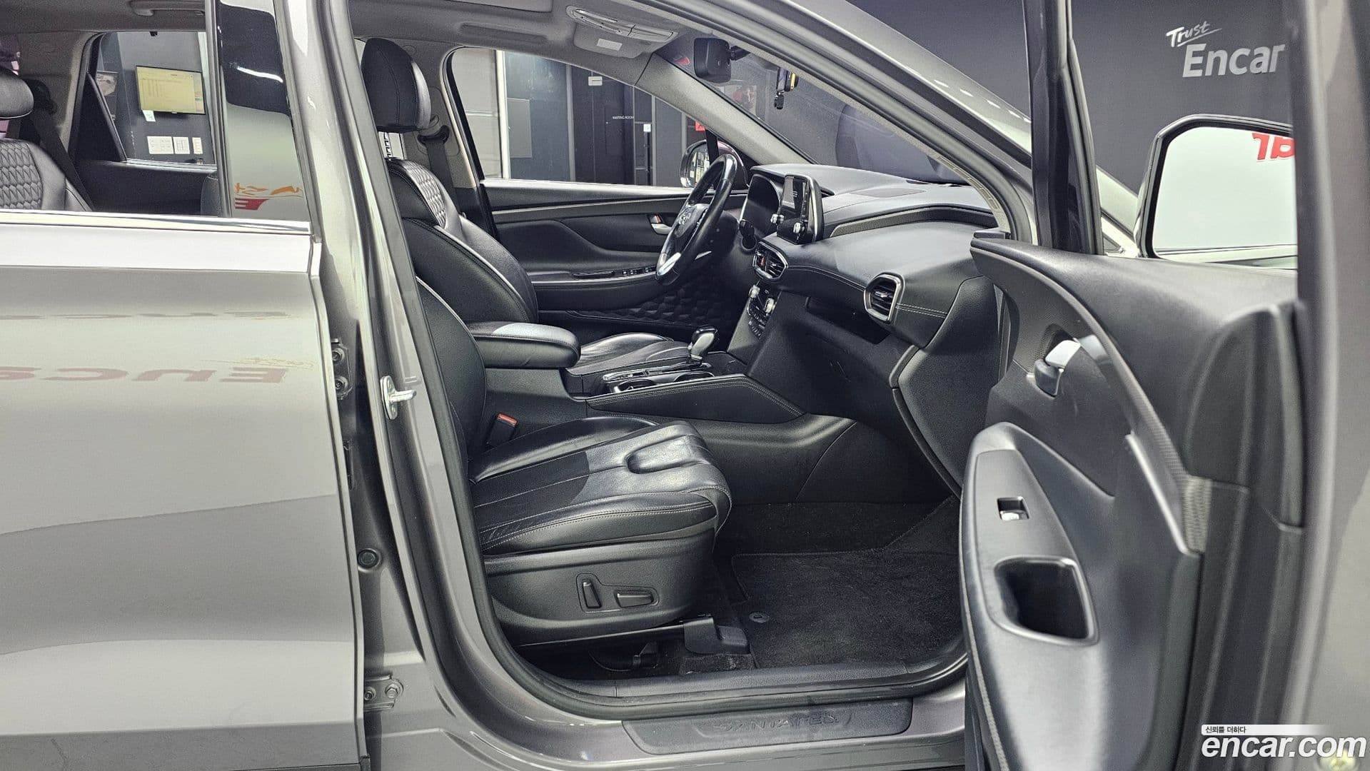 Main__Slider__Photo:Santafe Hyundai 2018.4-25