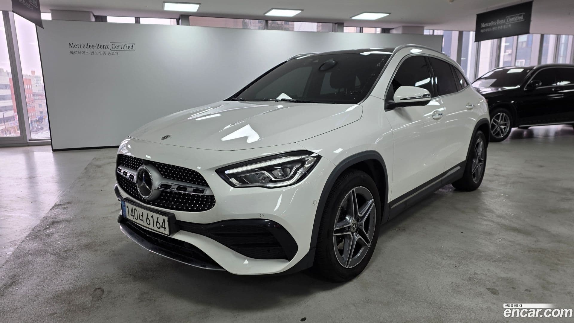 Main__Slider__Photo:GLA-Class Mercedes-Benz 2023.0-0