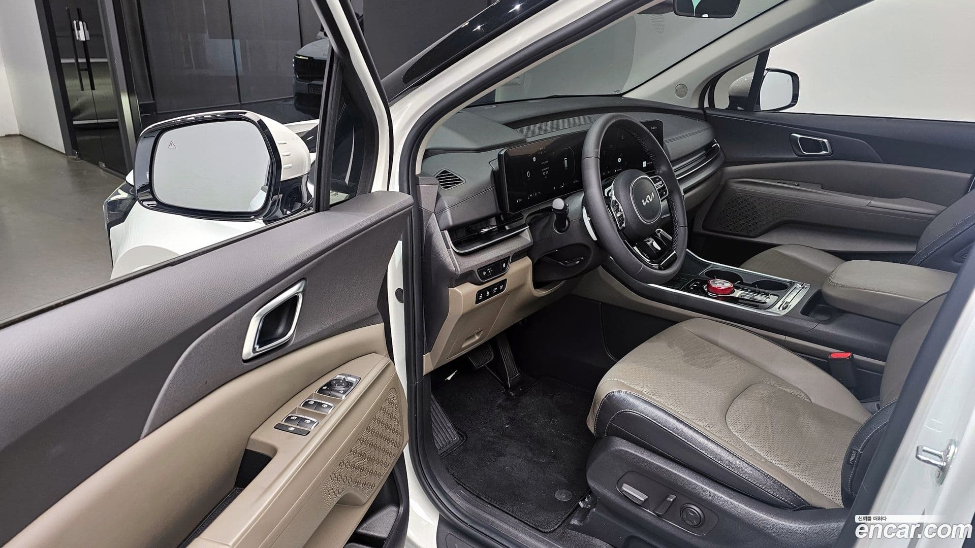 Main__Slider__Photo:Canival Kia 2024.6-9