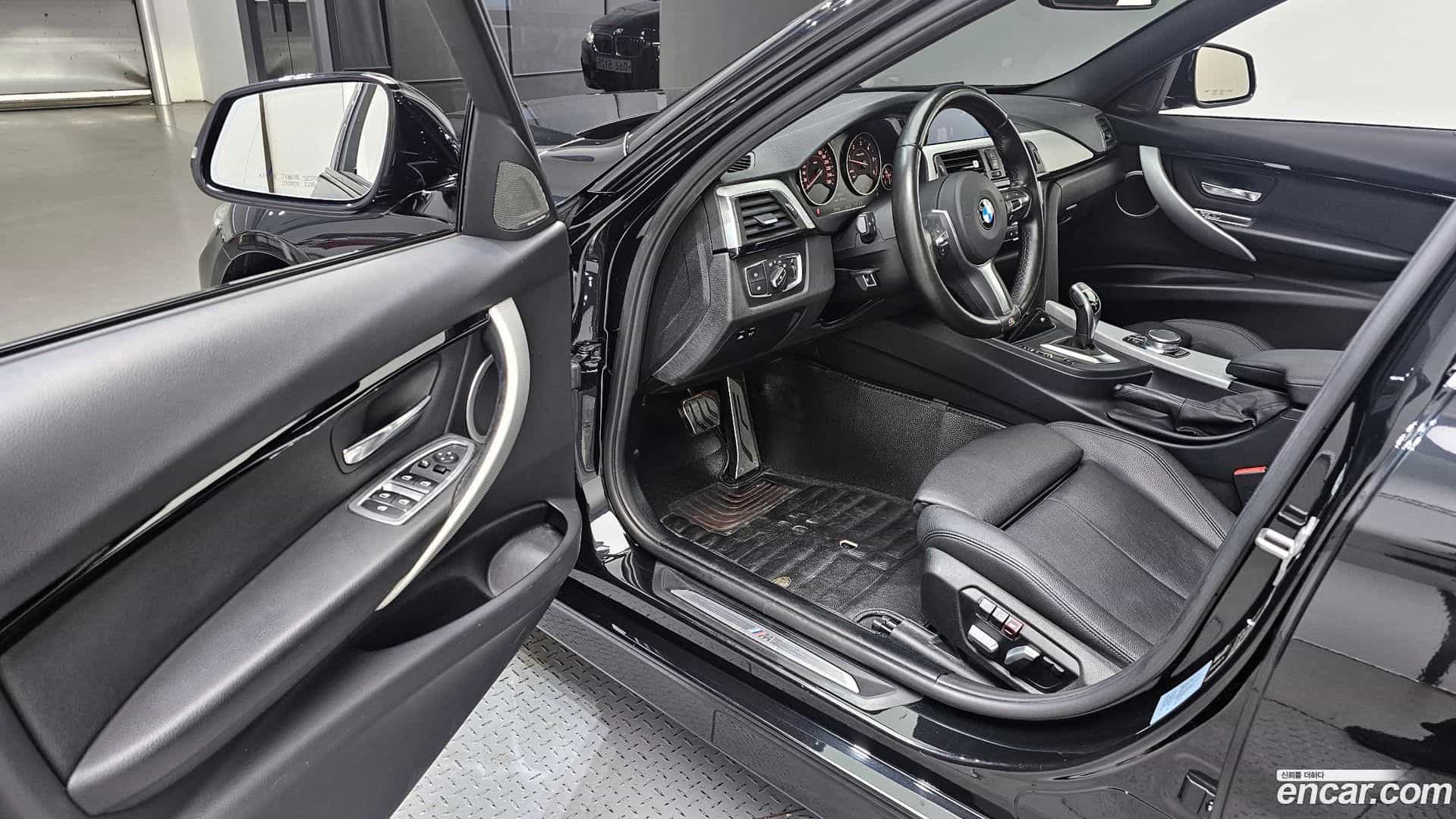 3-Series BMW 2018.3-INNER-010