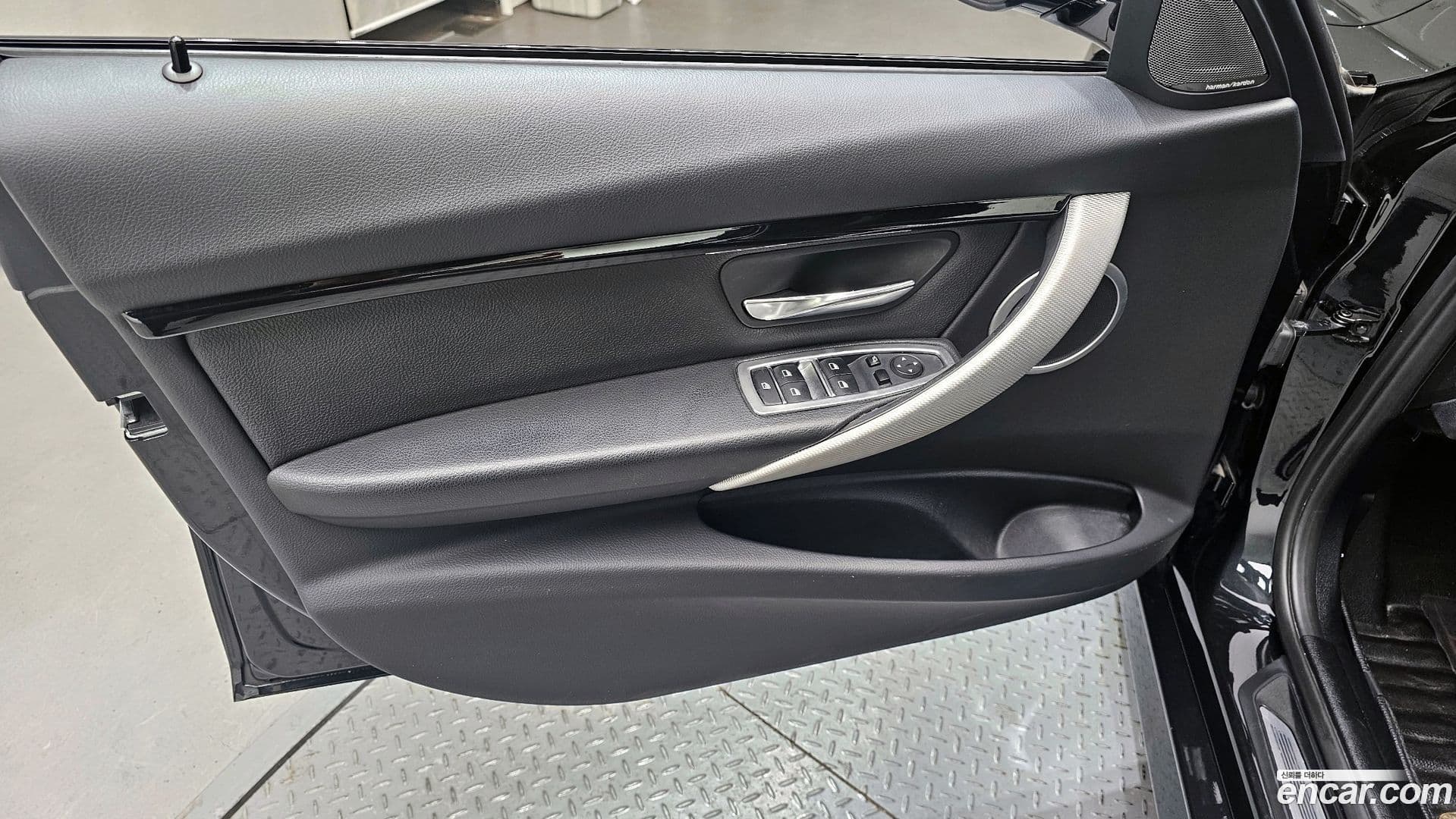 Main__Slider__Photo:3-Series BMW 2018.3-23