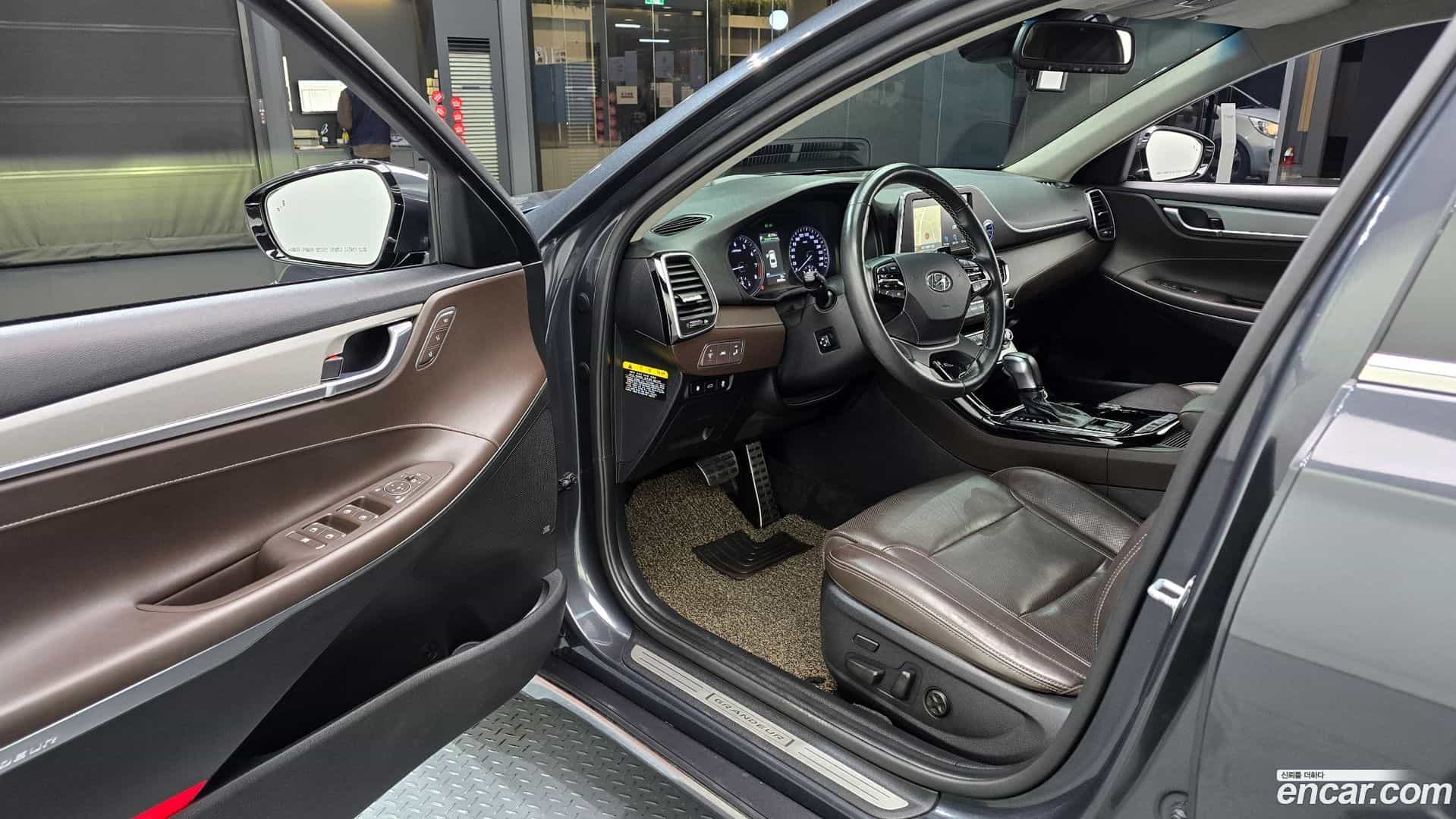 Grandeur Hyundai 2018.11-INNER-010
