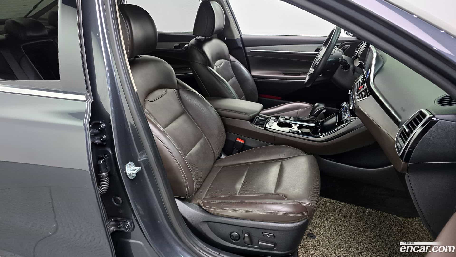 Grandeur Hyundai 2018.11-OPTION-016