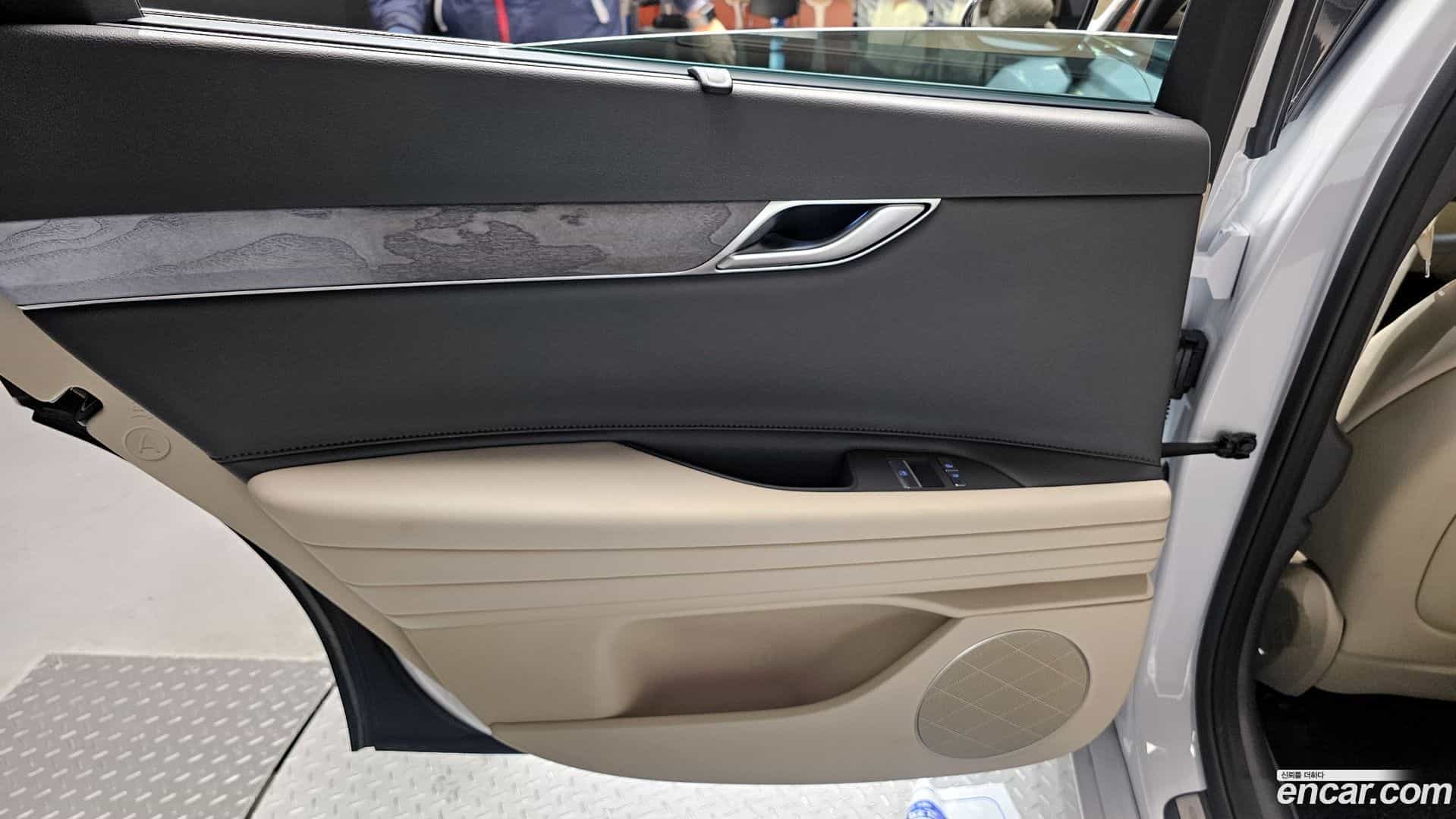G80 Genesis 2023.2-INNER-035