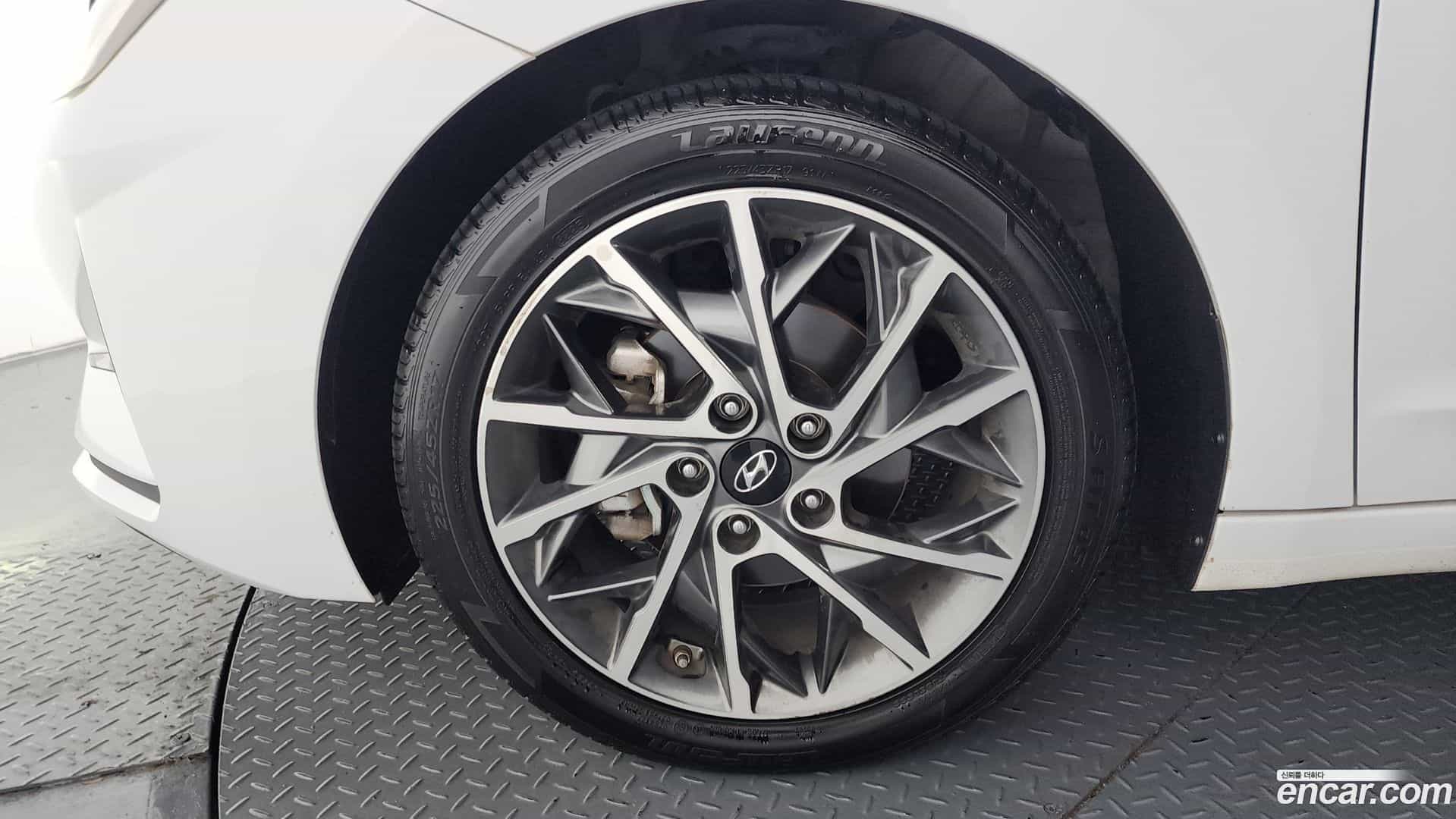 AVANTE Hyundai 2018.11-OUTER-005