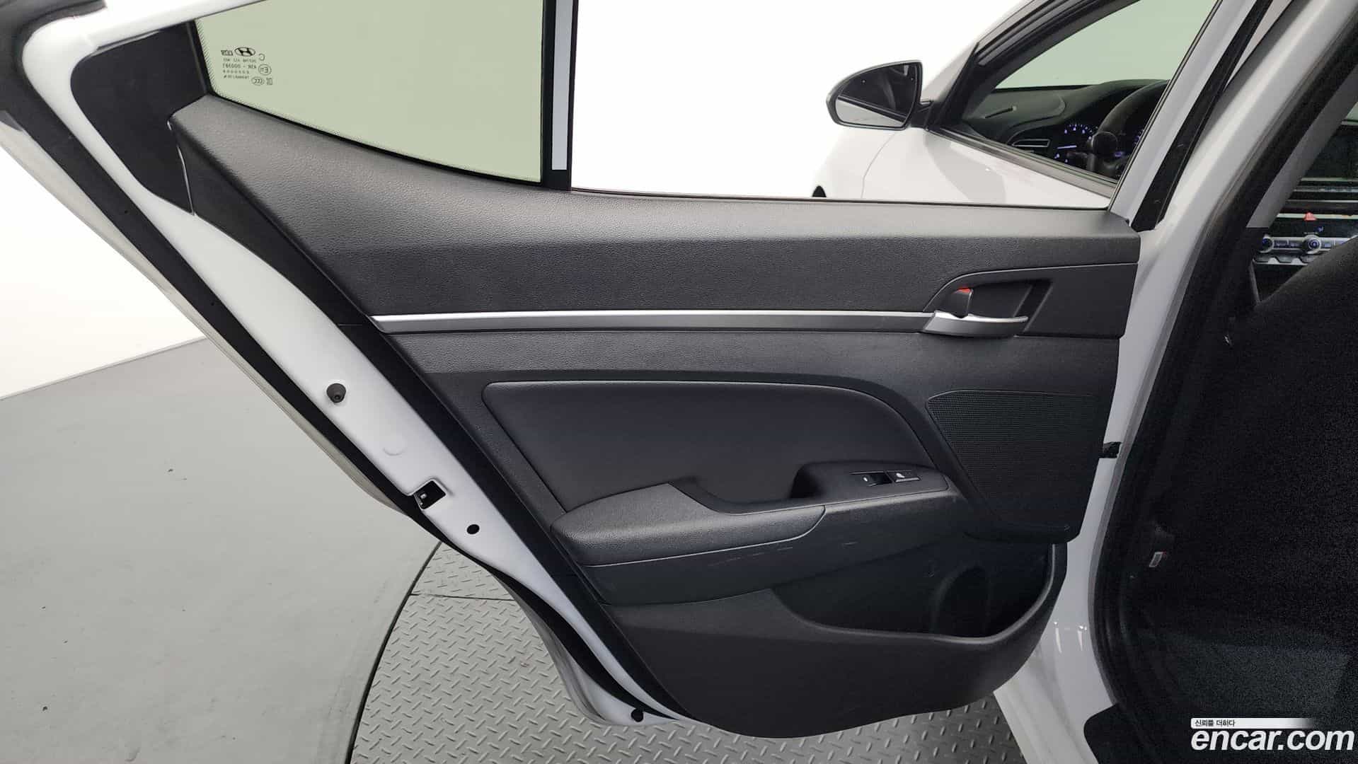 AVANTE Hyundai 2018.11-INNER-035