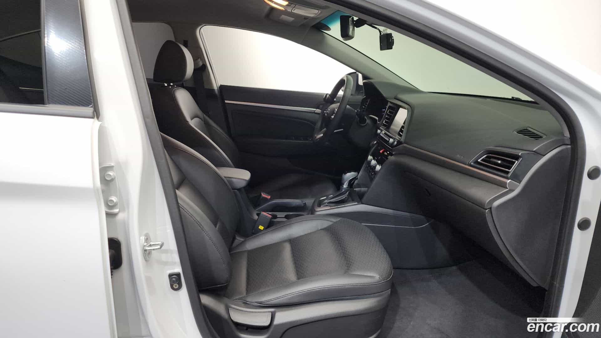 AVANTE Hyundai 2018.11-INNER-036