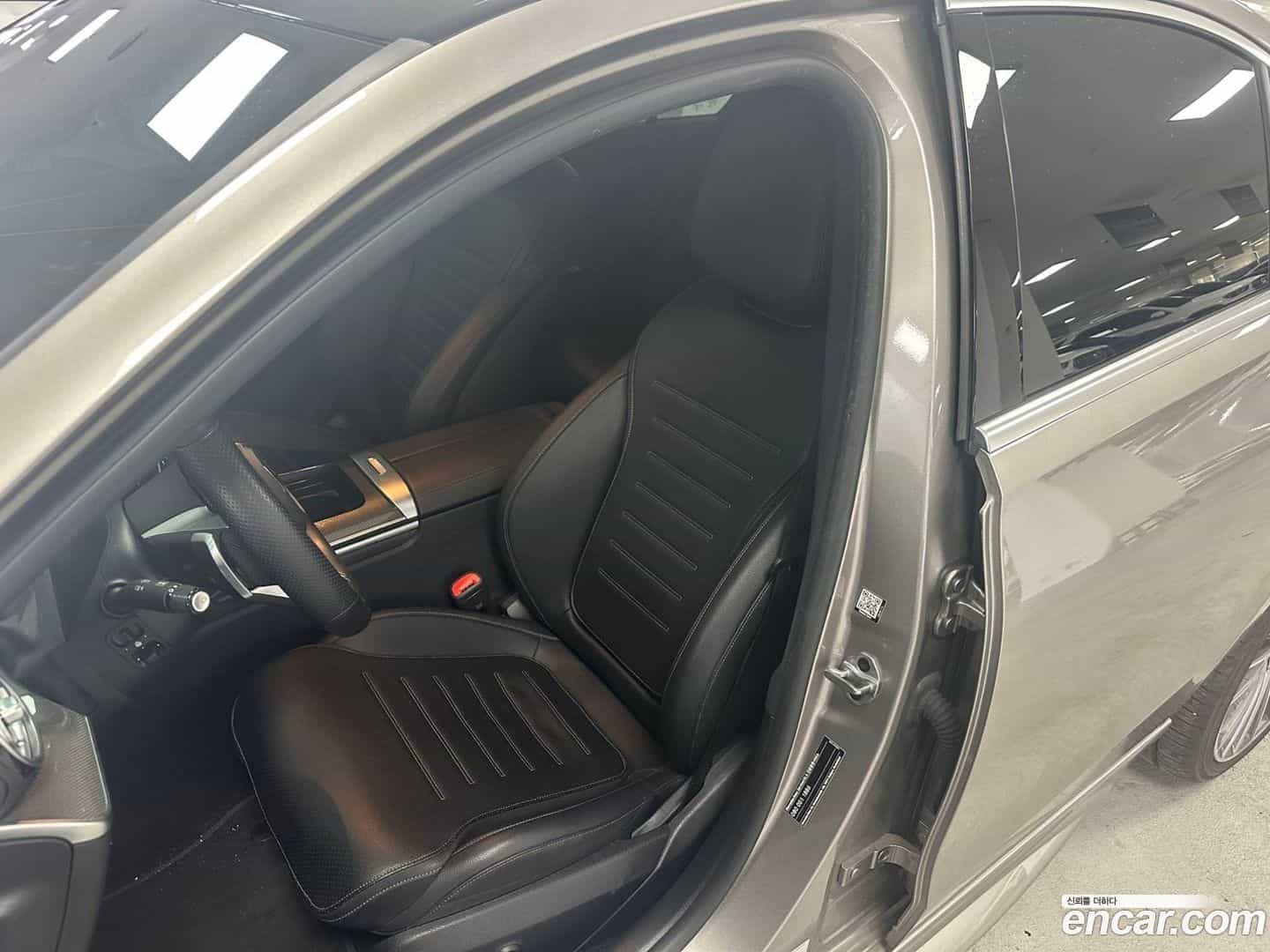 C-Class Mercedes-Benz 2022.3-INNER-009
