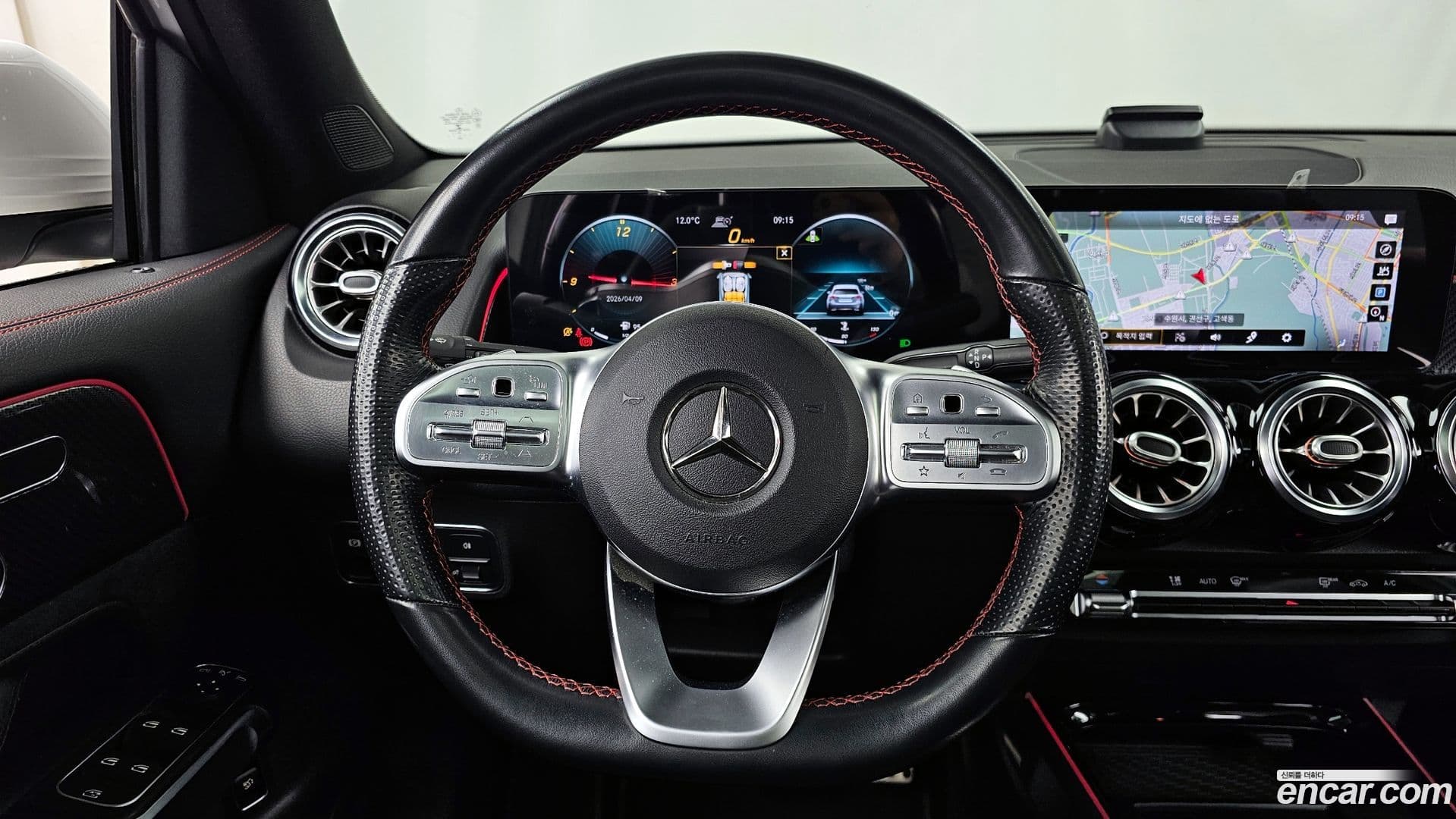 Main__Slider__Photo:GLB-Class Mercedes-Benz 2021.3-12