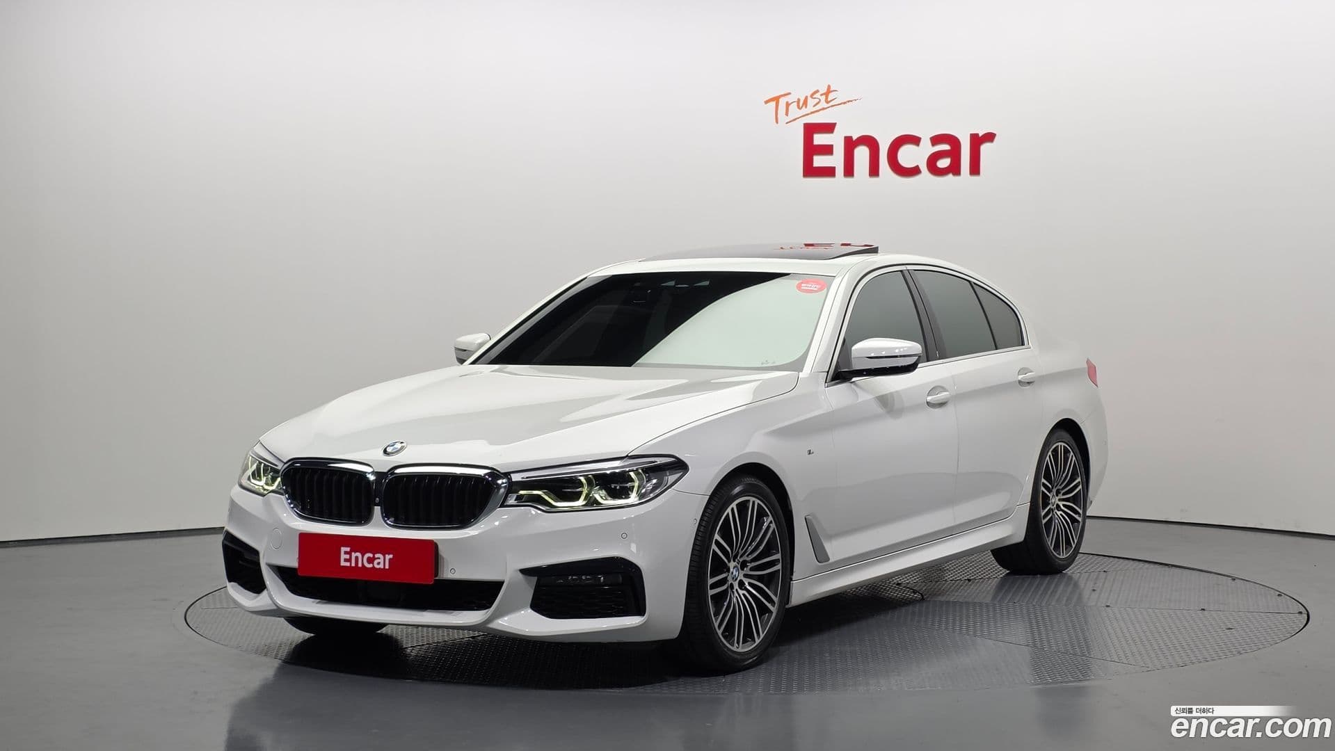 Main__Slider__Photo:5-Series BMW 2019.4-0