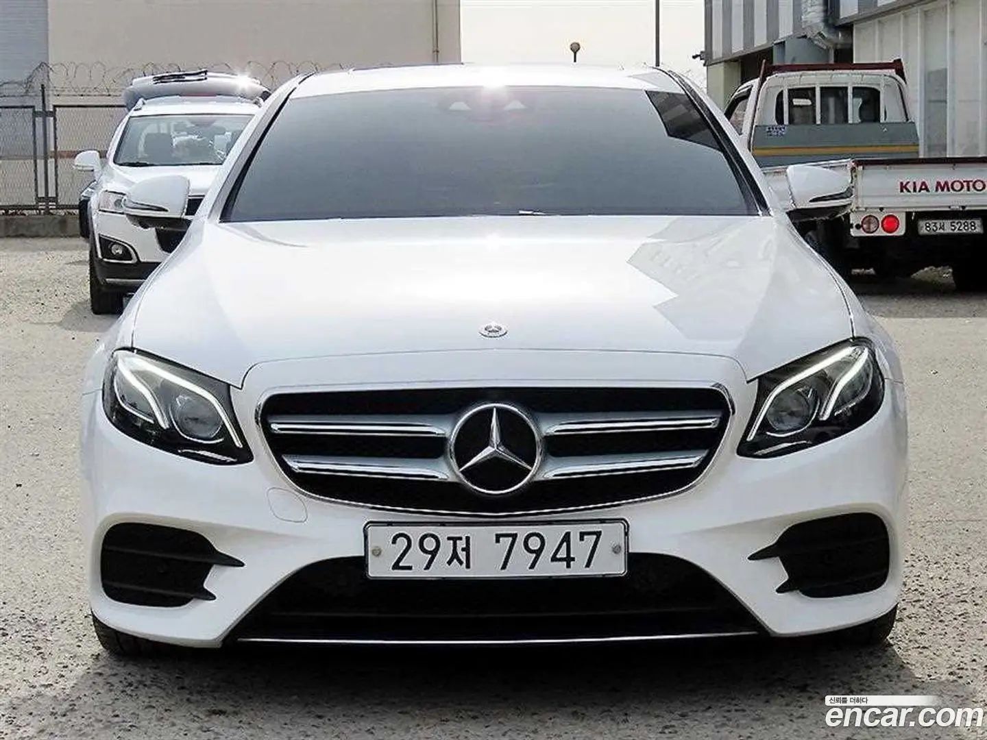 Main__Slider__Photo:E-Class Mercedes-Benz 2018.9-0
