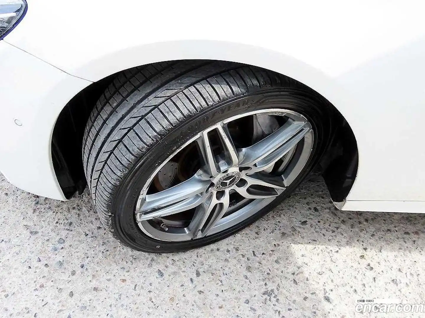 E-Class Mercedes-Benz 2018.9-OPTION-024