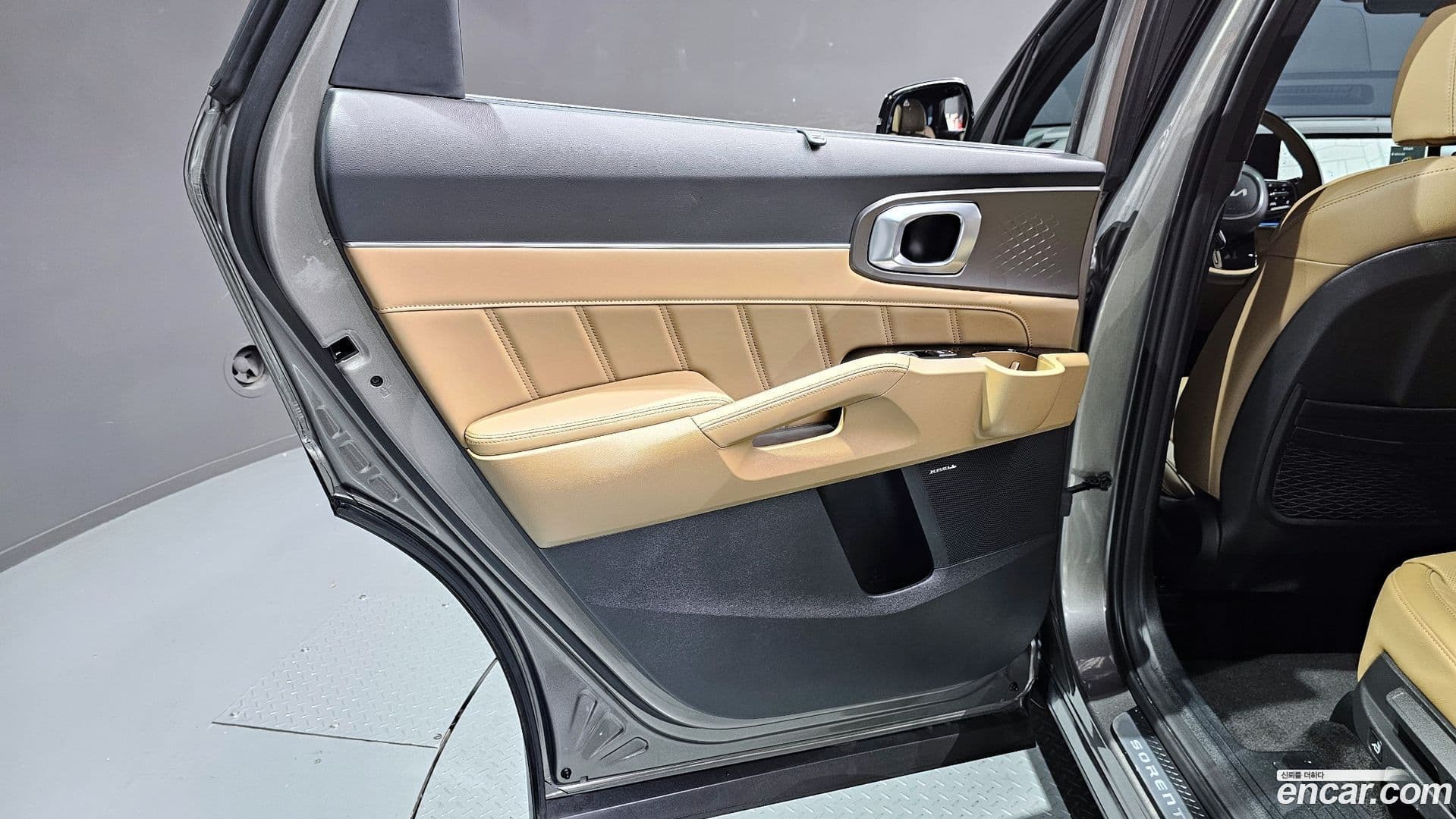 Main__Slider__Photo:Sorento Kia 2025.0-24