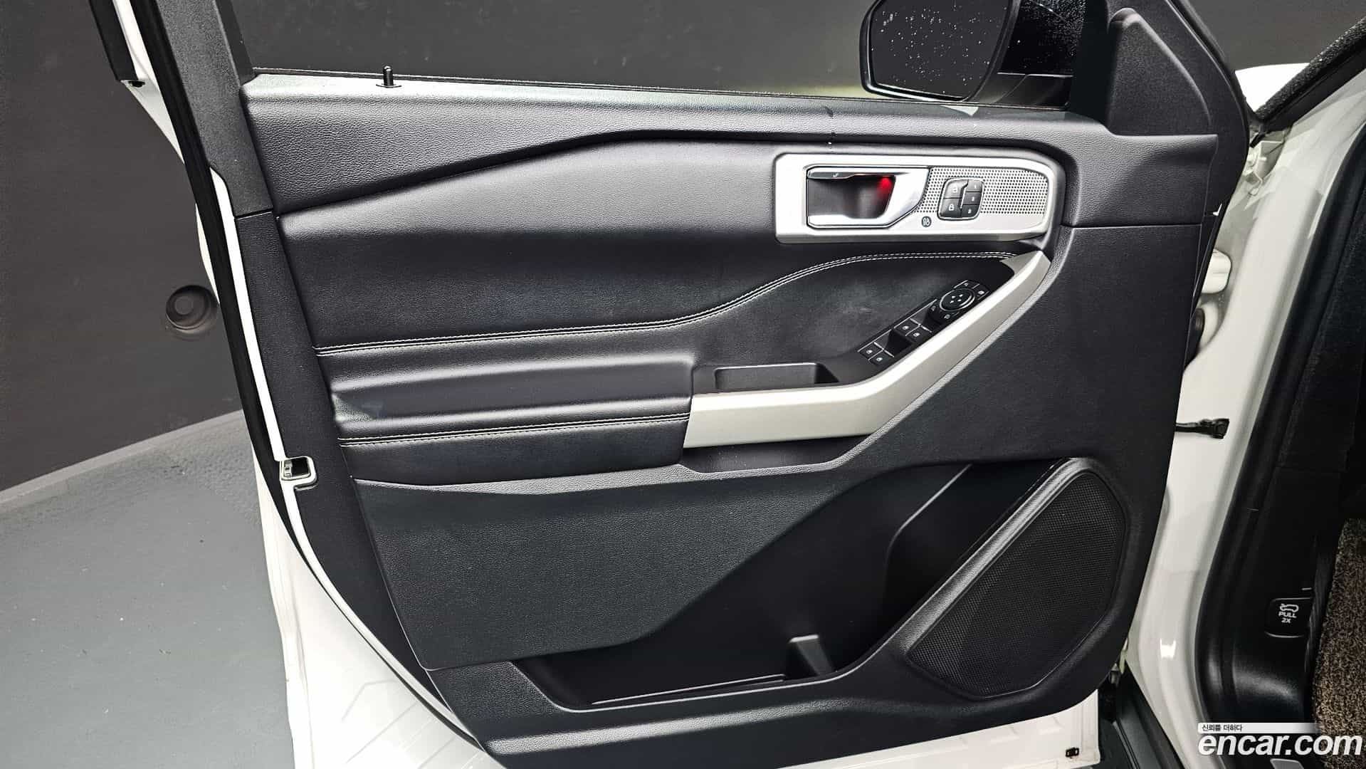 Explorer Ford 2021.11-INNER-034