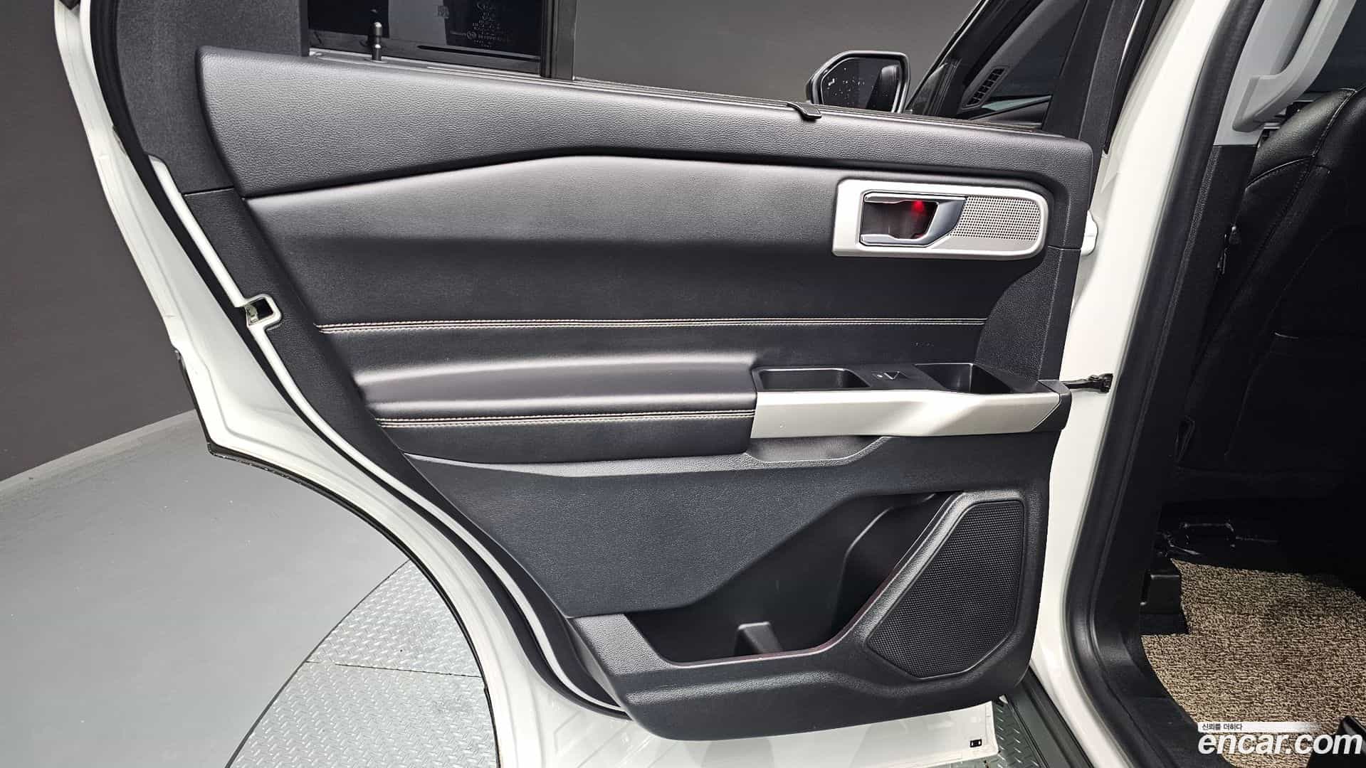 Explorer Ford 2021.11-INNER-035