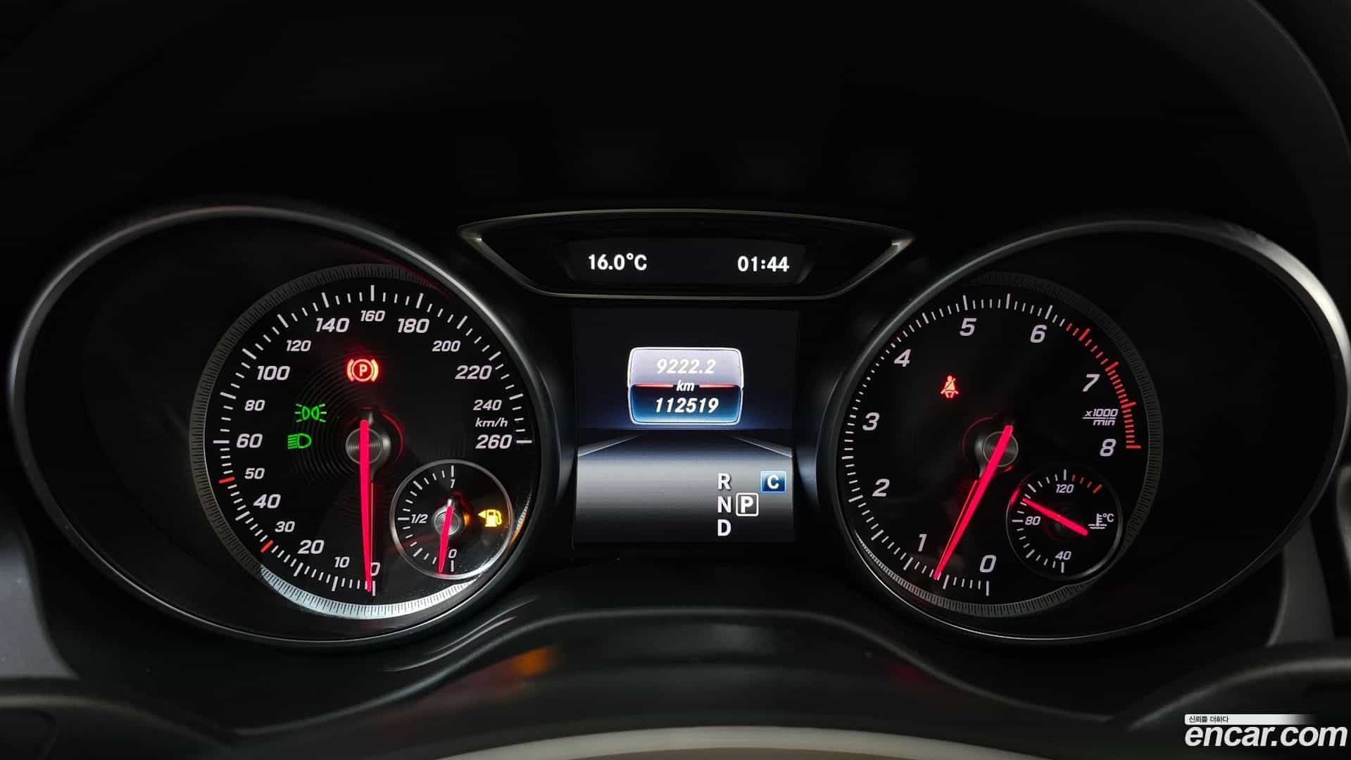 GLA-Class Mercedes-Benz 2017.10-INNER-008