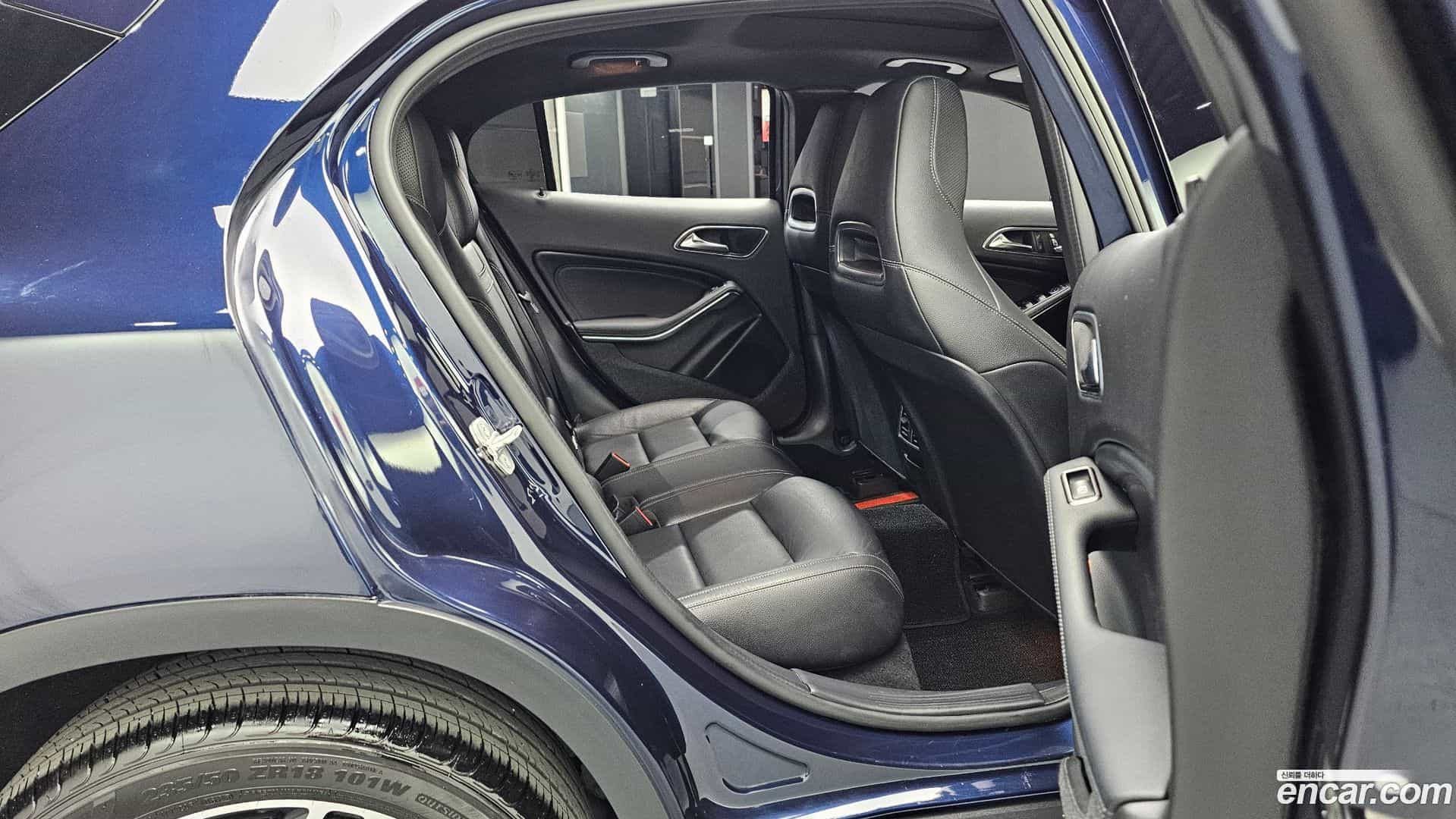 GLA-Class Mercedes-Benz 2017.10-OPTION-016