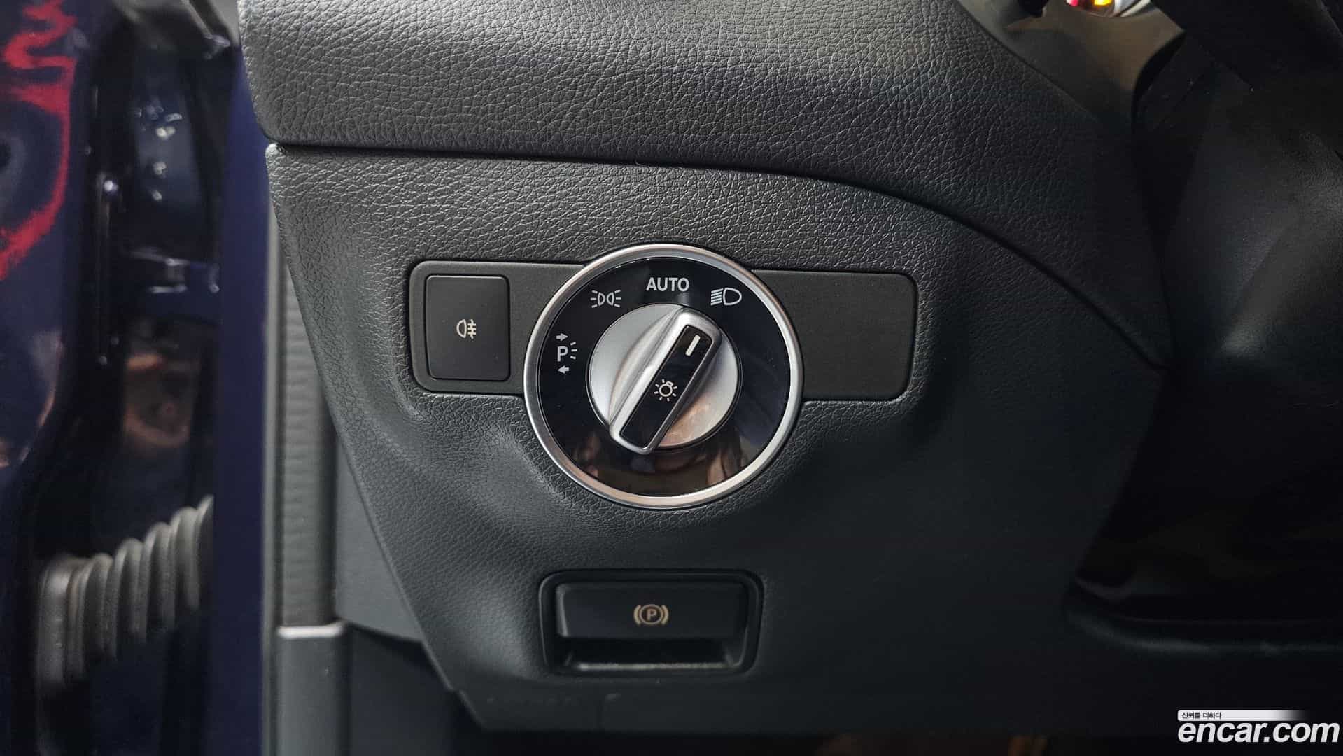 GLA-Class Mercedes-Benz 2017.10-OPTION-041