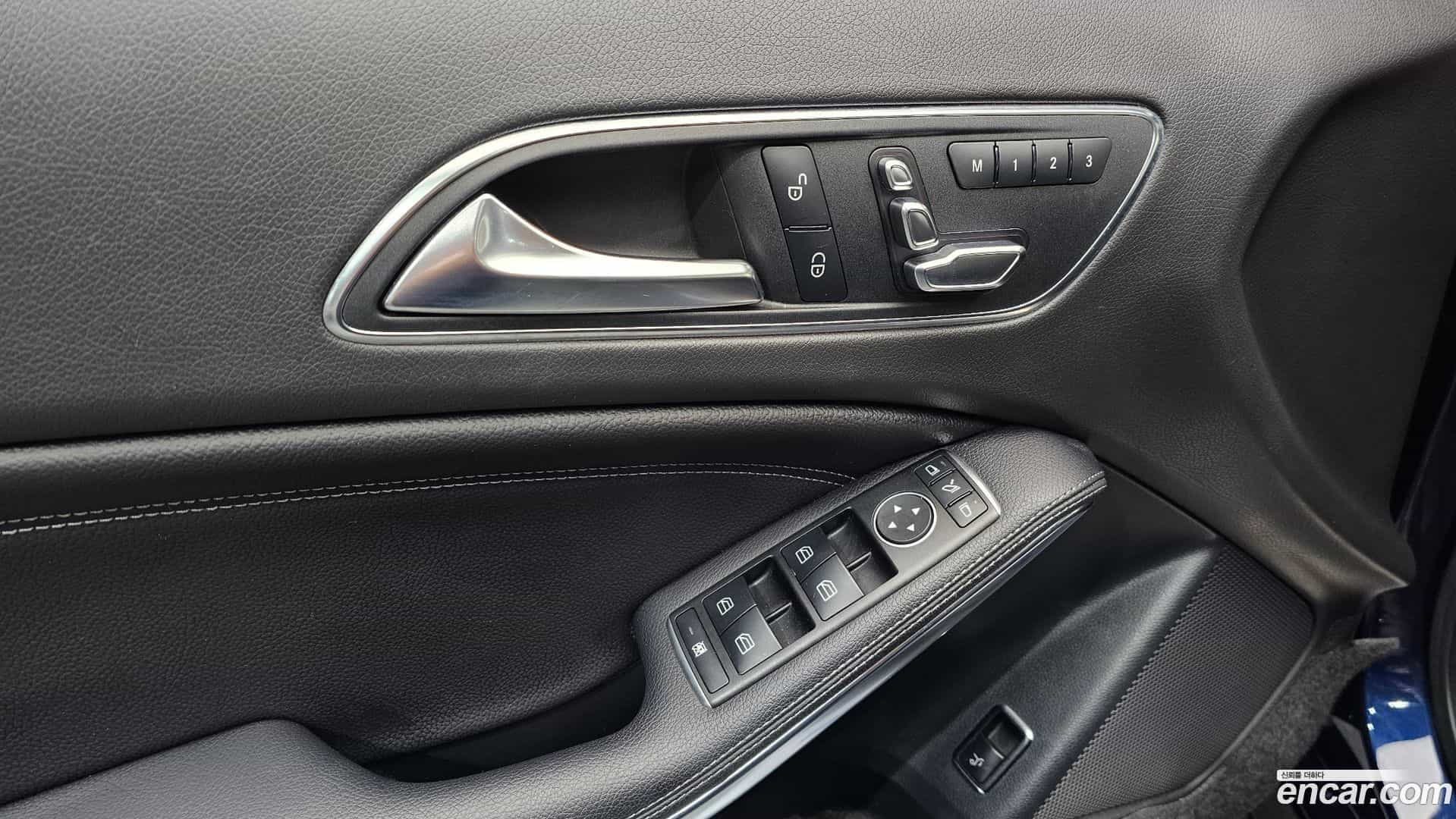 GLA-Class Mercedes-Benz 2017.10-OPTION-042
