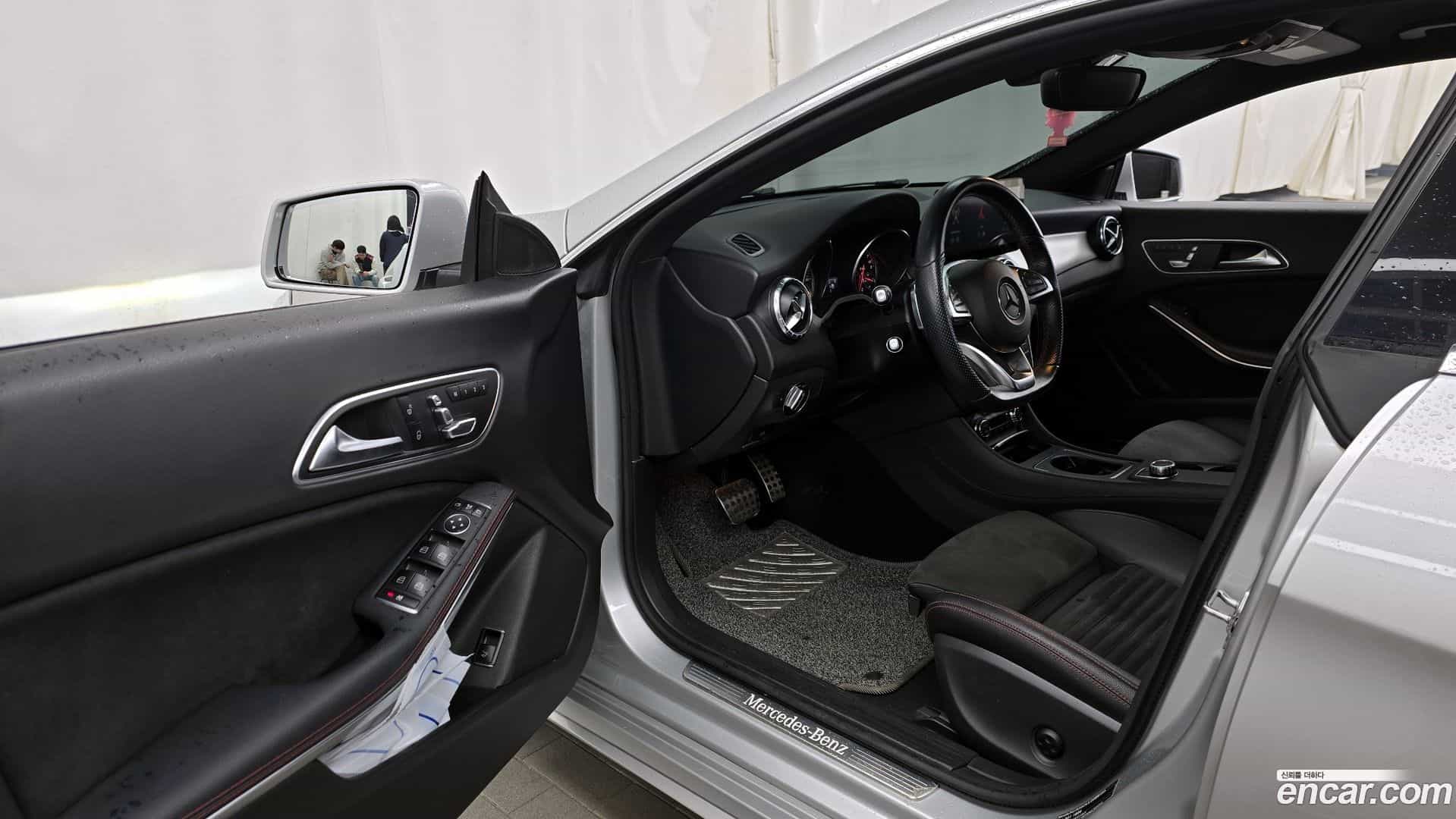 CLA-Class Mercedes-Benz 2018.9-INNER-010