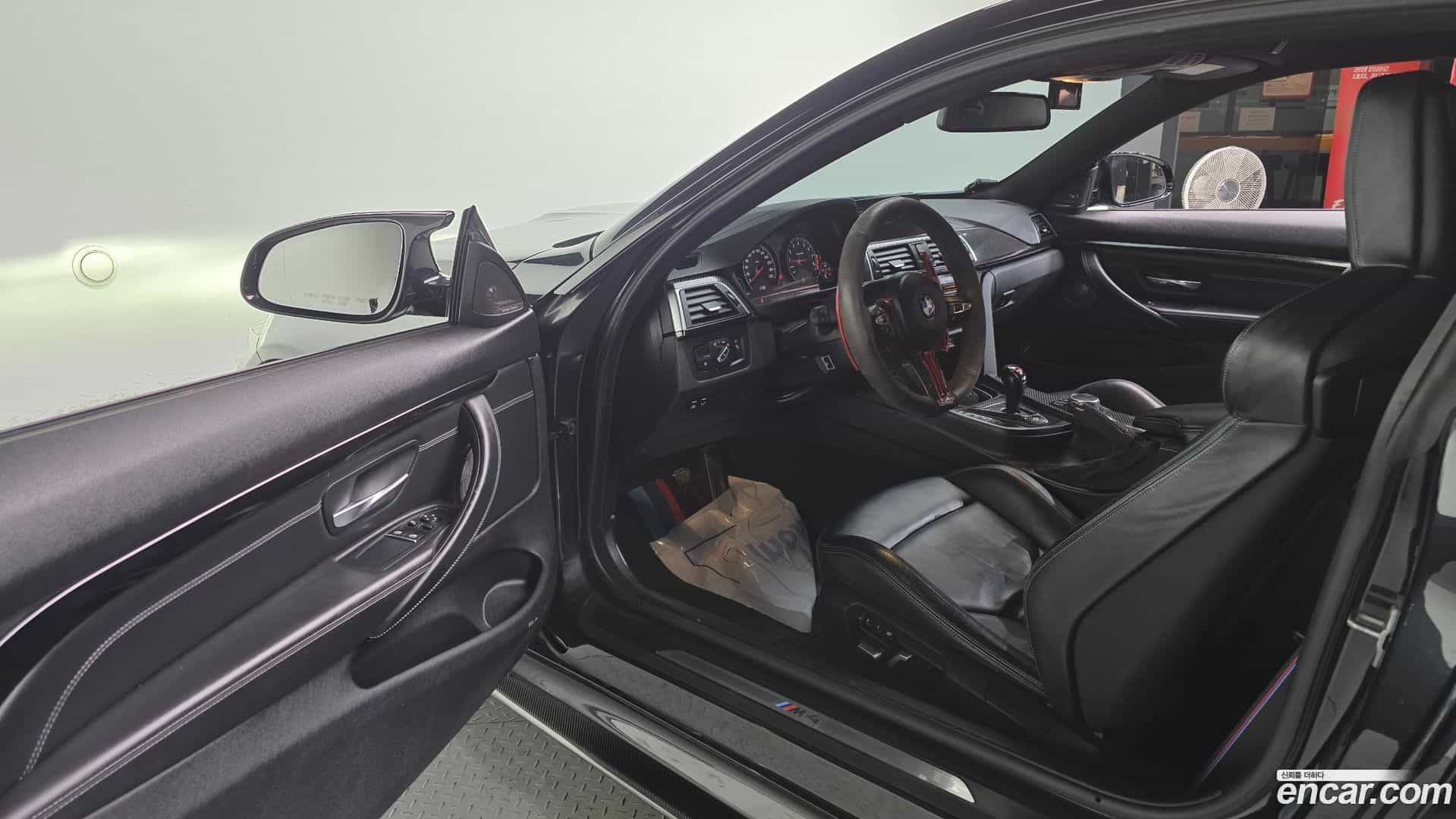 M4 BMW 2018.3-INNER-010