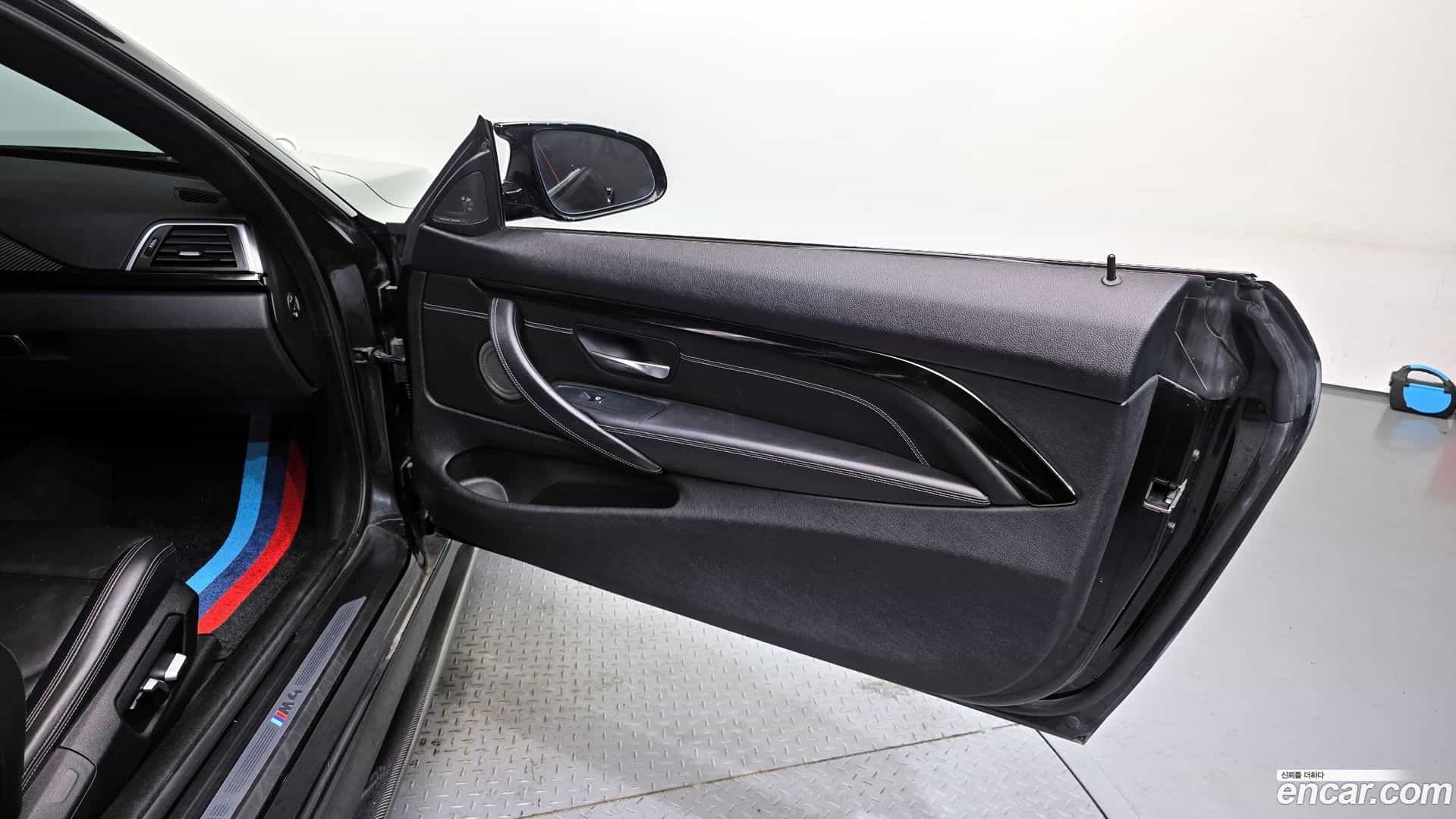 M4 BMW 2018.3-INNER-035