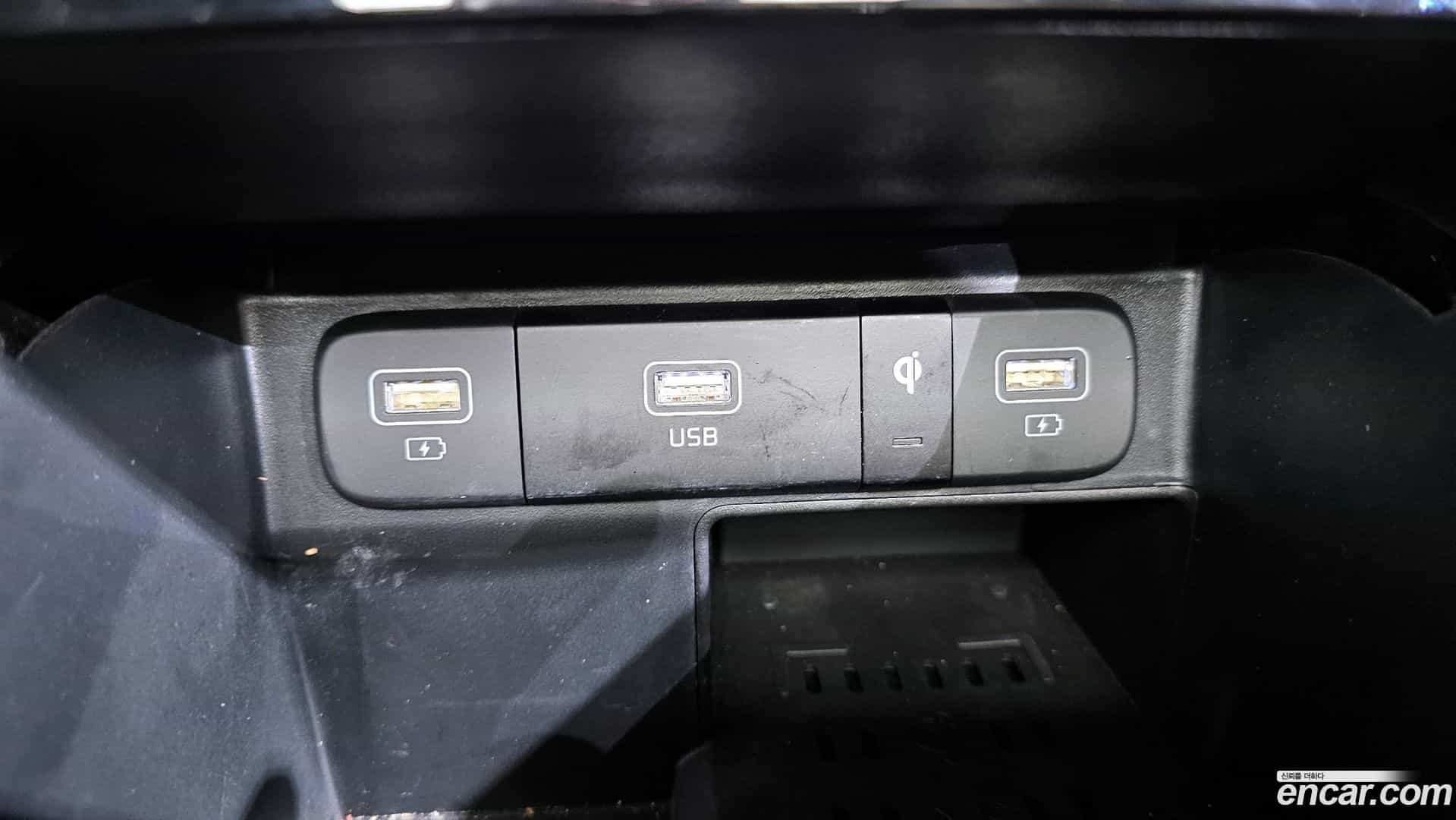 Sorento Kia 2023.6-INNER-036