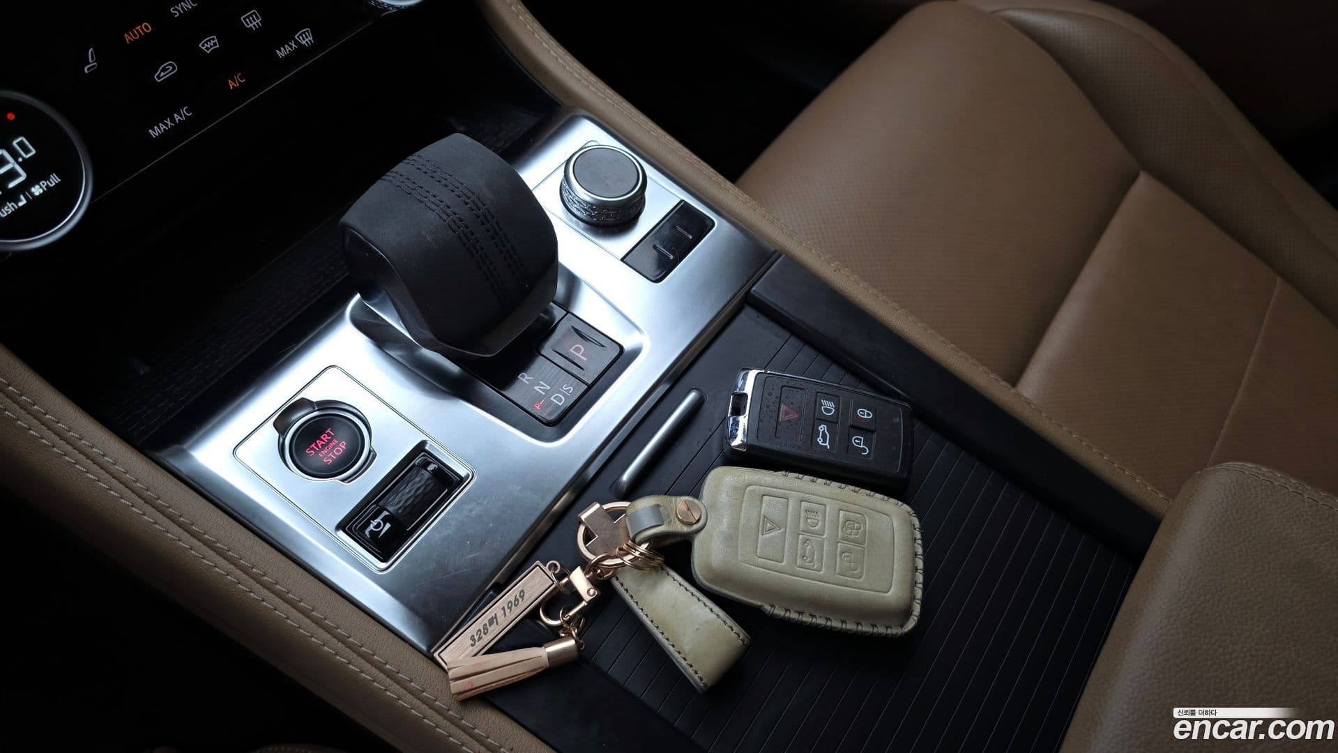 Main__Slider__Photo:F-PACE Jaguar 2021.5-8