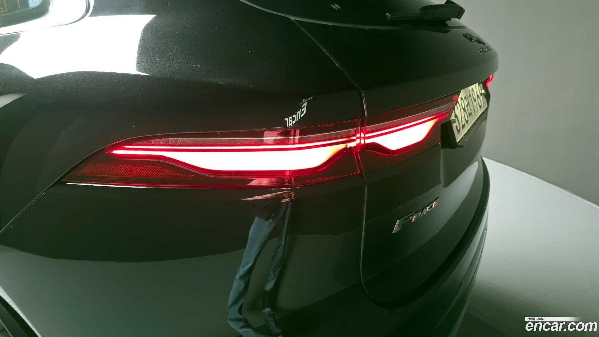 Main__Slider__Photo:F-PACE Jaguar 2021.5-22