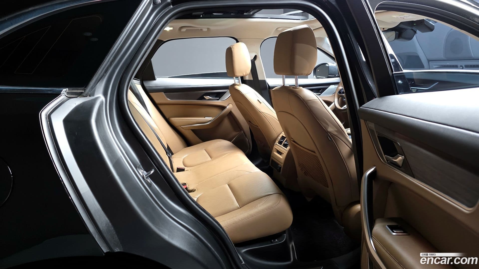 Main__Slider__Photo:F-PACE Jaguar 2021.5-25