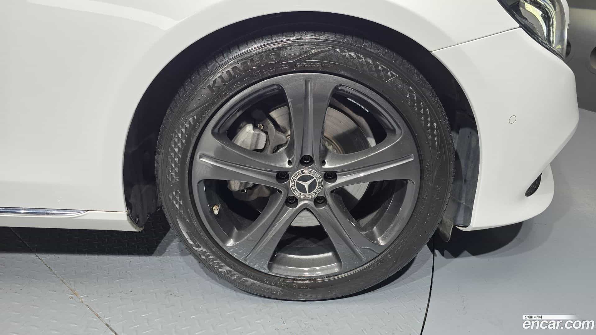 E-Class Mercedes-Benz 2018.2-OUTER-031