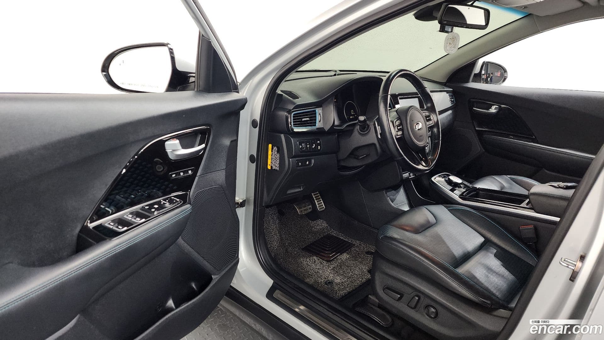 Main__Slider__Photo:Niro Kia 2018.8-9