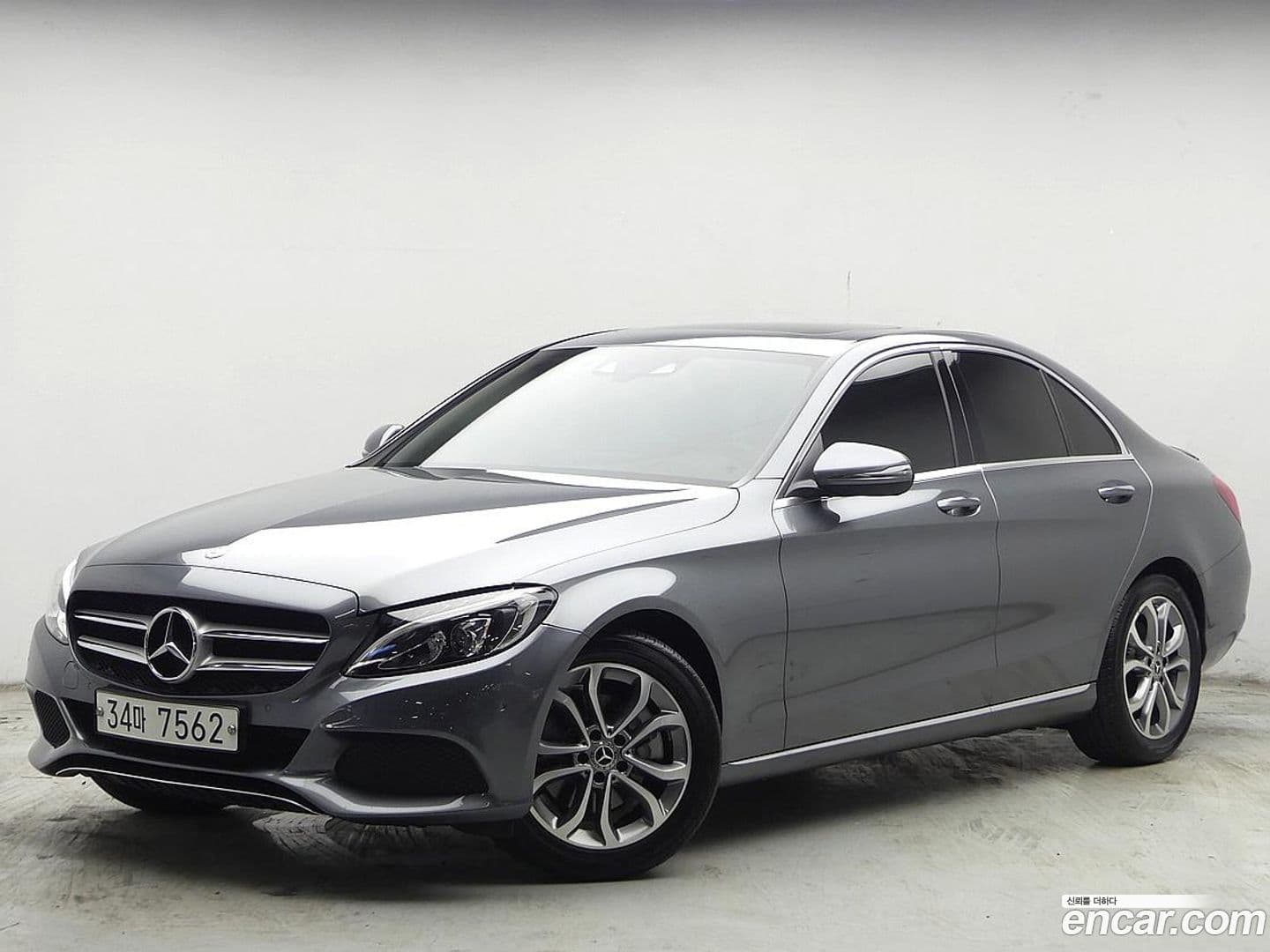 Main__Slider__Photo:C-Class Mercedes-Benz 2017.5-0