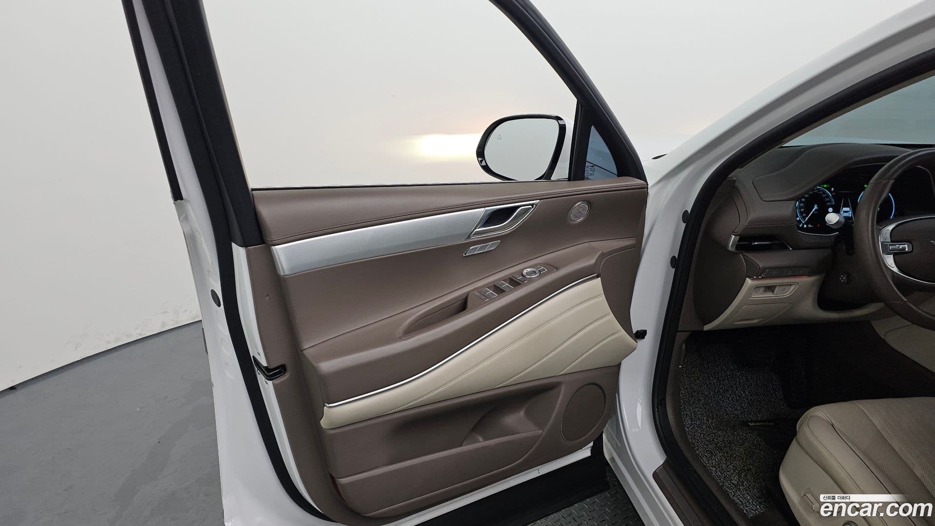 Main__Slider__Photo:GV80 Genesis 2022.2-23