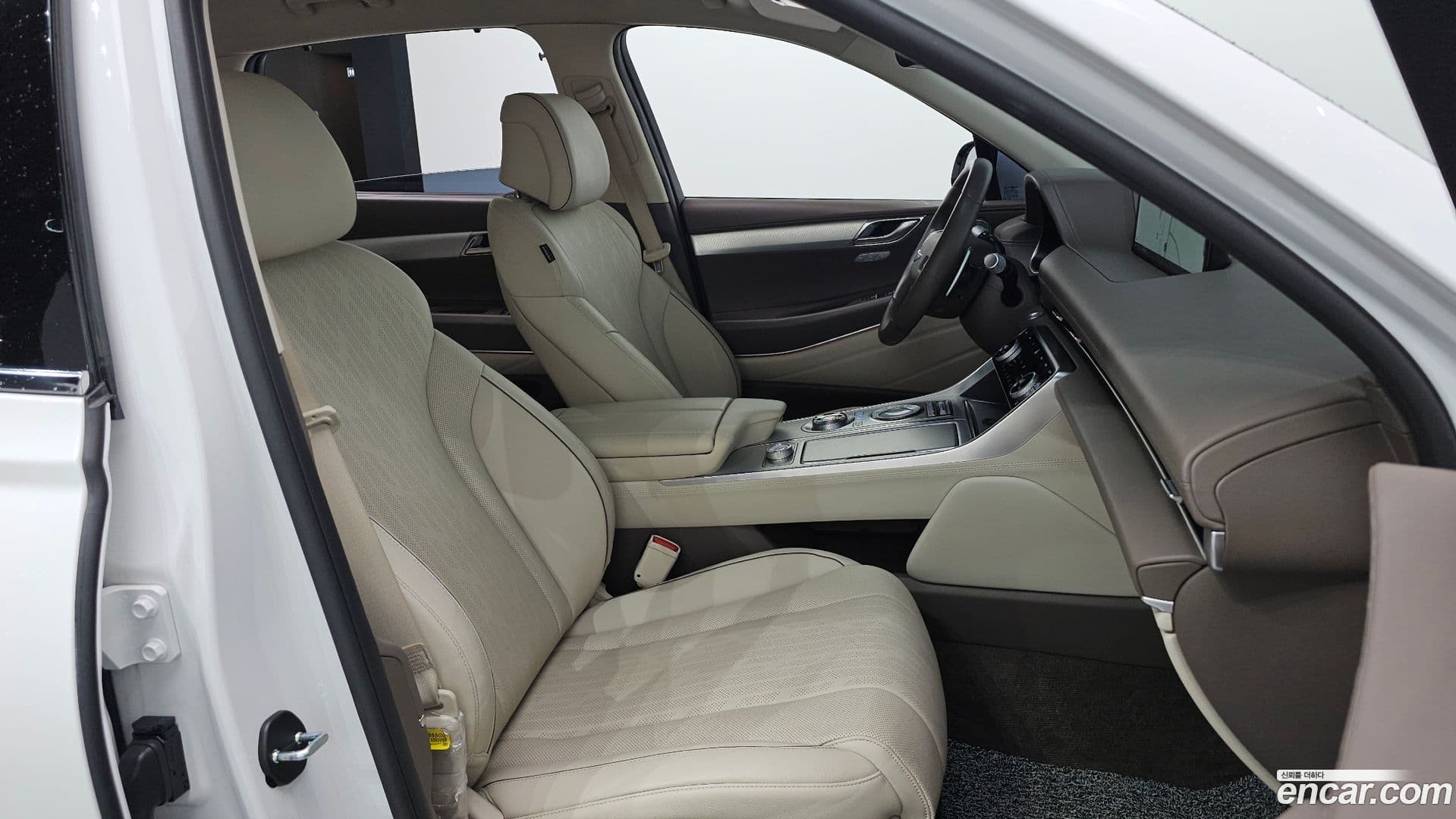 Main__Slider__Photo:GV80 Genesis 2022.2-25