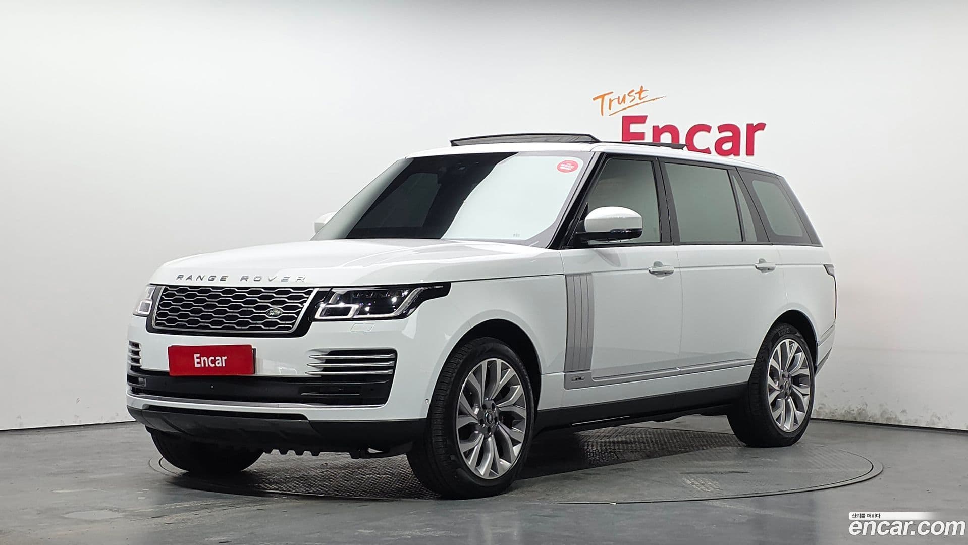 Main__Slider__Photo:Range Rover Land Rover 2019.7-0