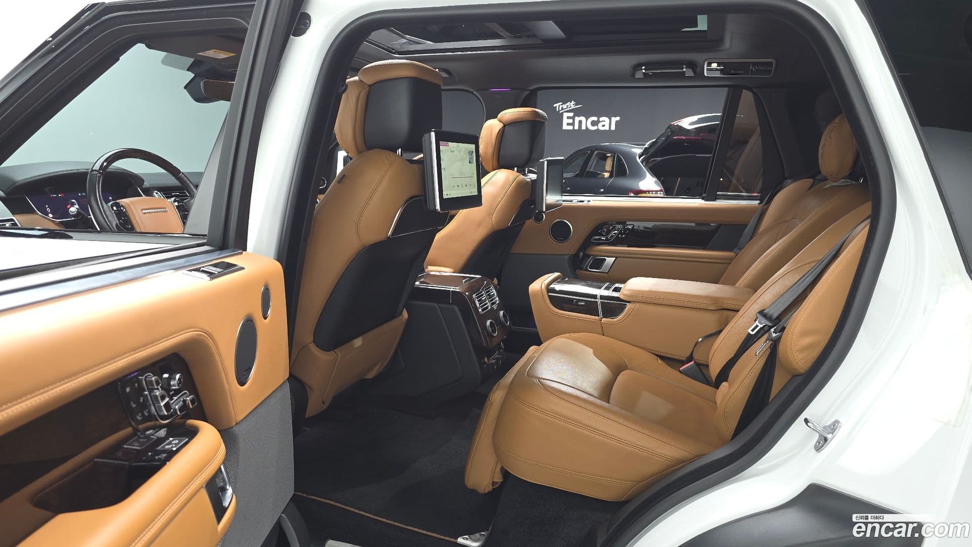 Main__Slider__Photo:Range Rover Land Rover 2019.7-11