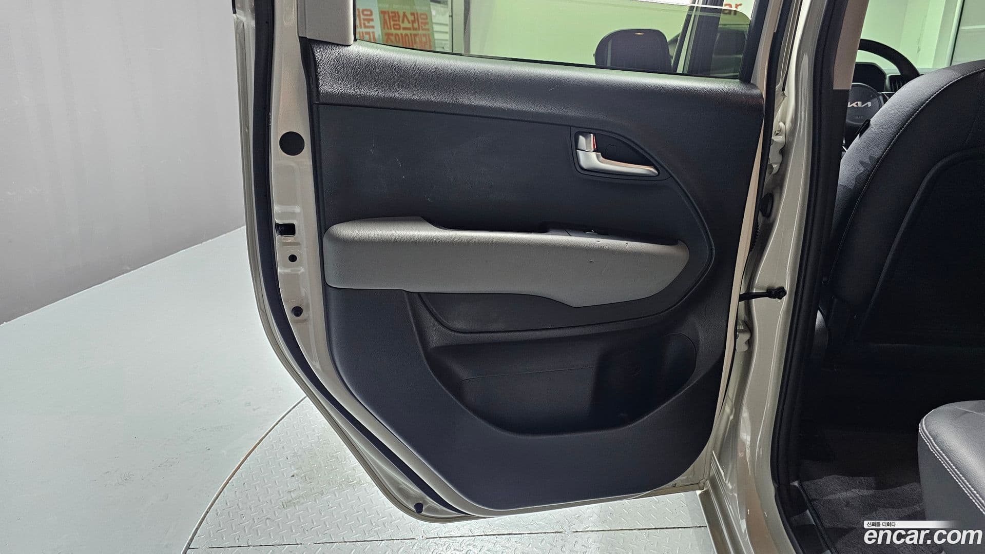 Main__Slider__Photo:RAY Kia 2023.2-24