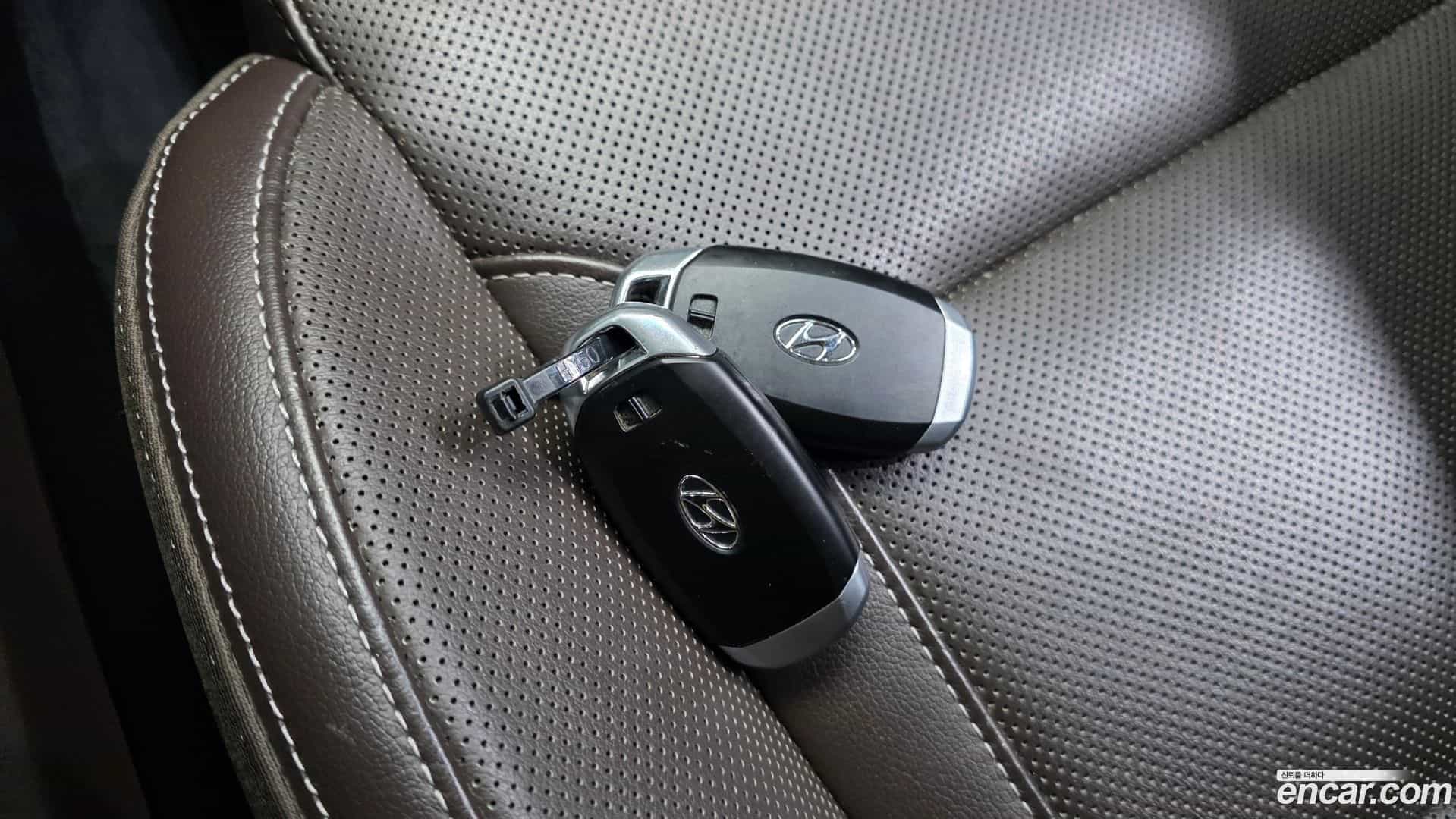 Grandeur Hyundai 2018.9-OPTION-045