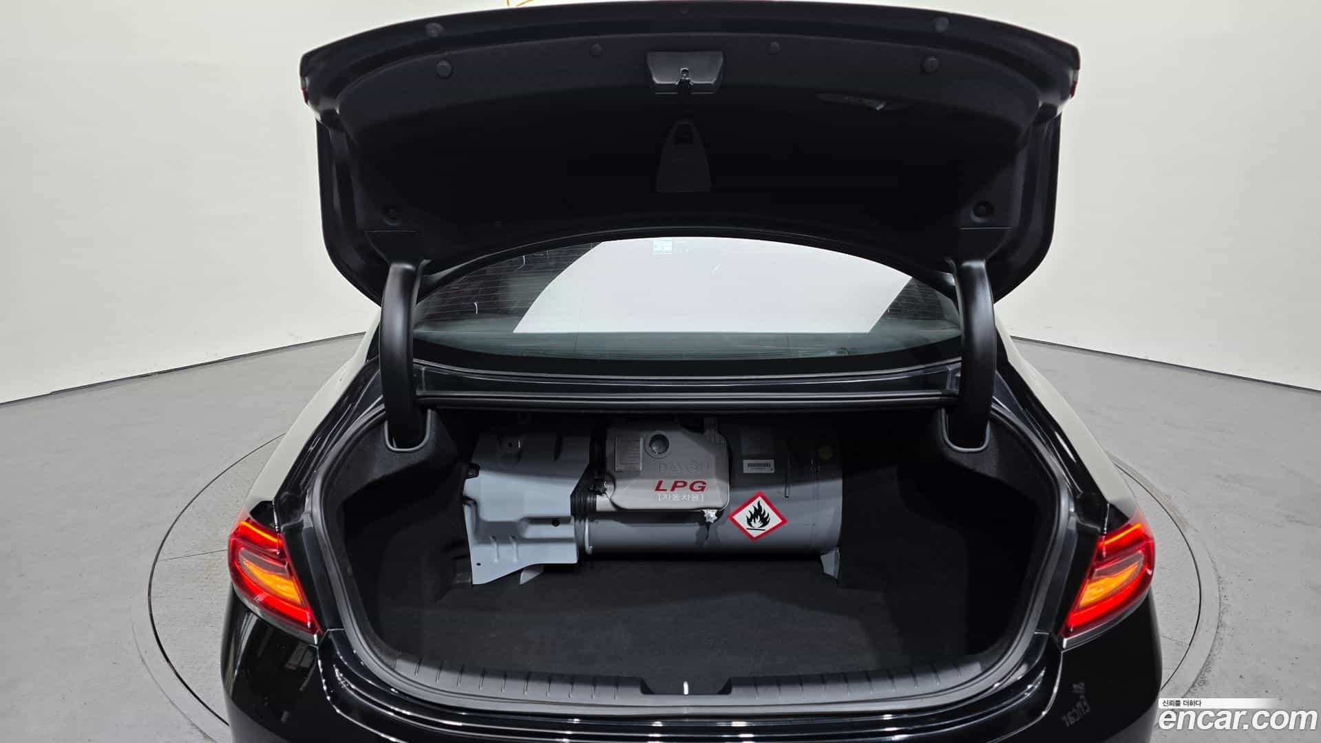 Grandeur Hyundai 2018.9-OPTION-047