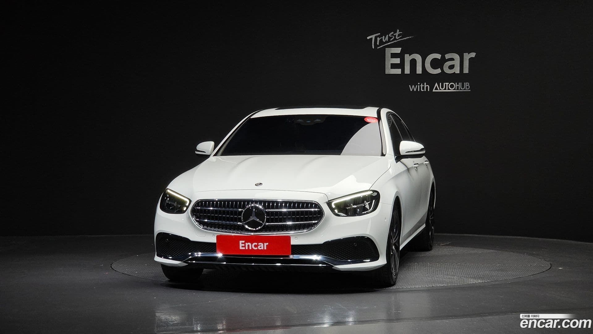 Main__Slider__Photo:E-Class Mercedes-Benz 2021.2-2