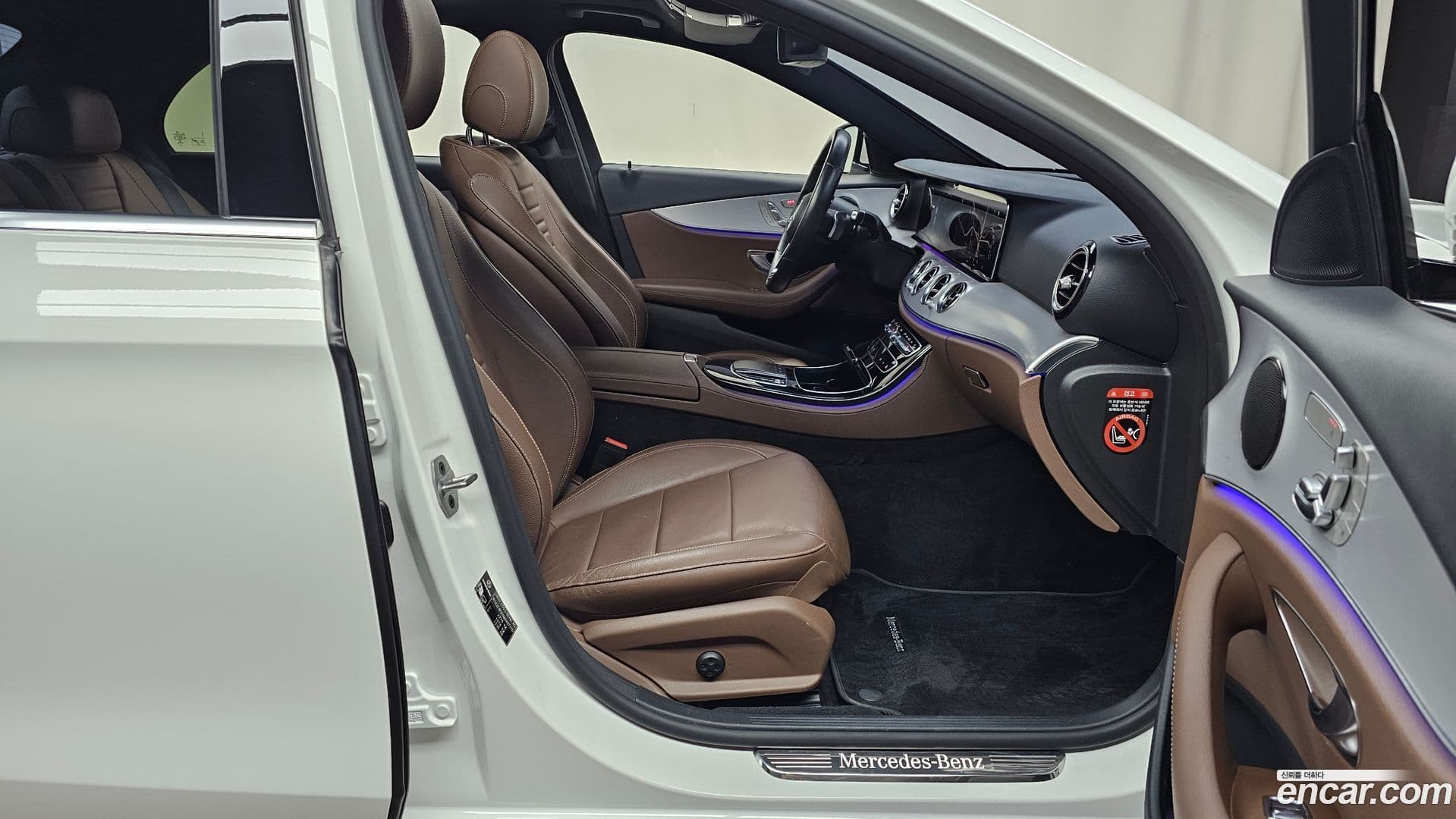 Main__Slider__Photo:E-Class Mercedes-Benz 2021.2-10