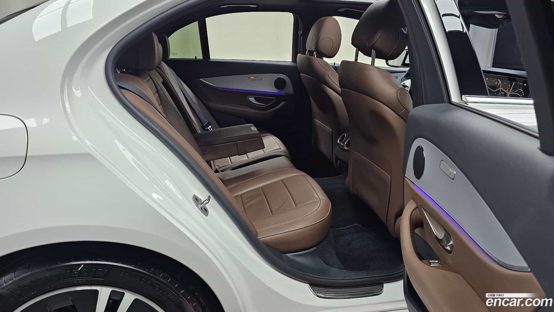 E-Class Mercedes-Benz 2021.2-OPTION-016